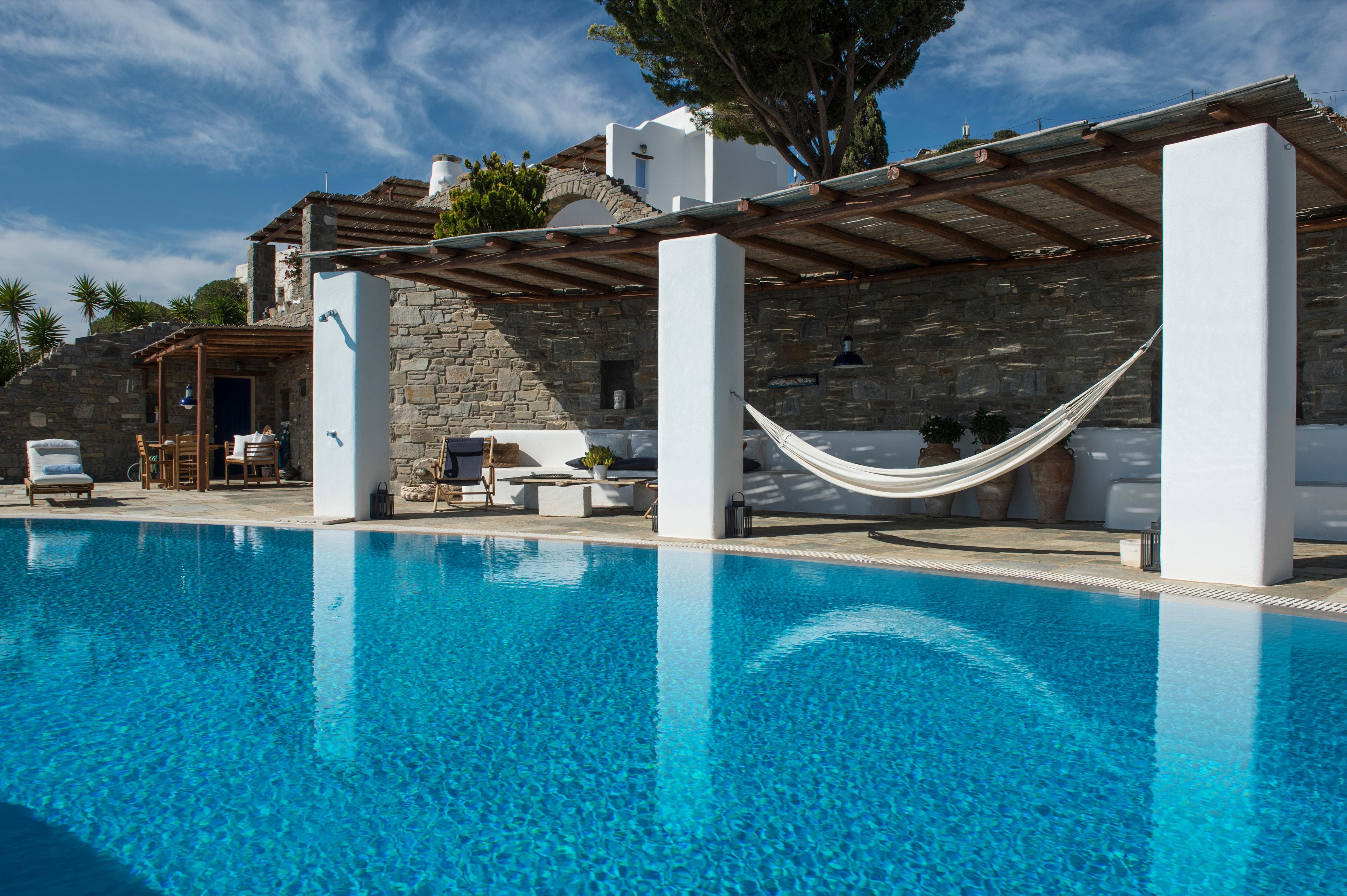 Villa Zephyros Piso Livadi Paros: Luxury 4-Bedroom Apartment with Seaview and Pool, Paros