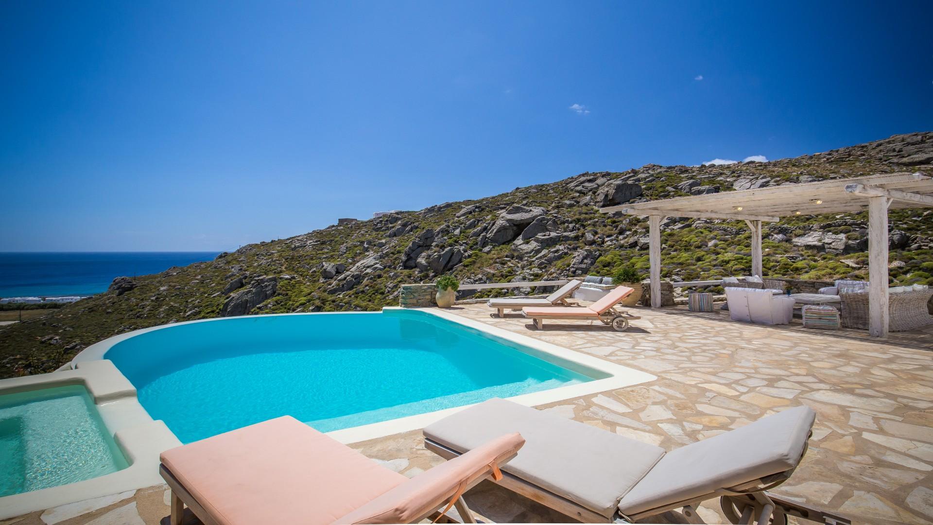Villa Ostria Kourouta Elia: Elegant 6-Bedroom Apartment with Infinity Pool, Mykonos