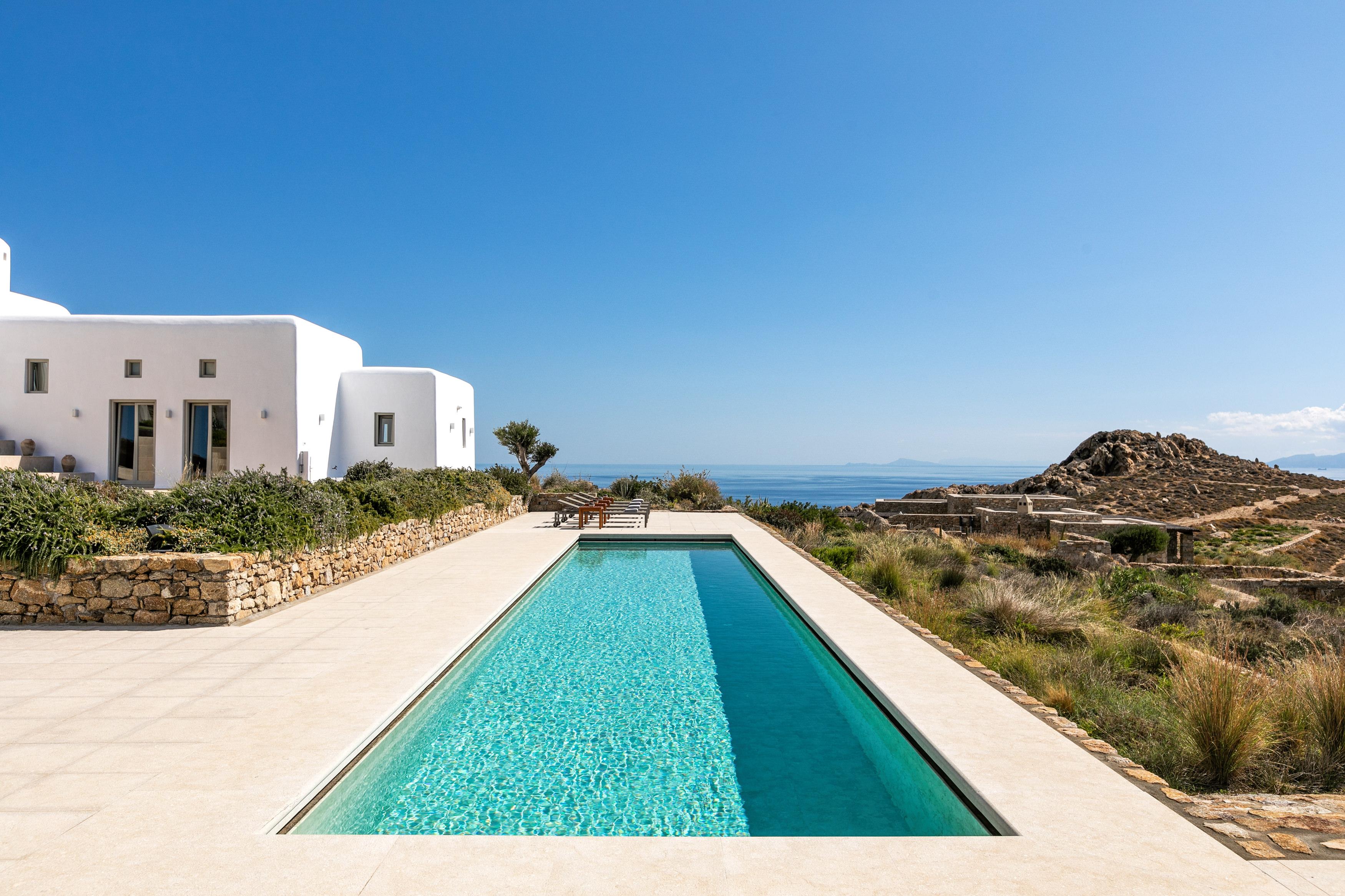 Villa Lefkos Katakolo Elia: Luxury 7-Bedroom Apartment with Seaview and Pool, Mykonos