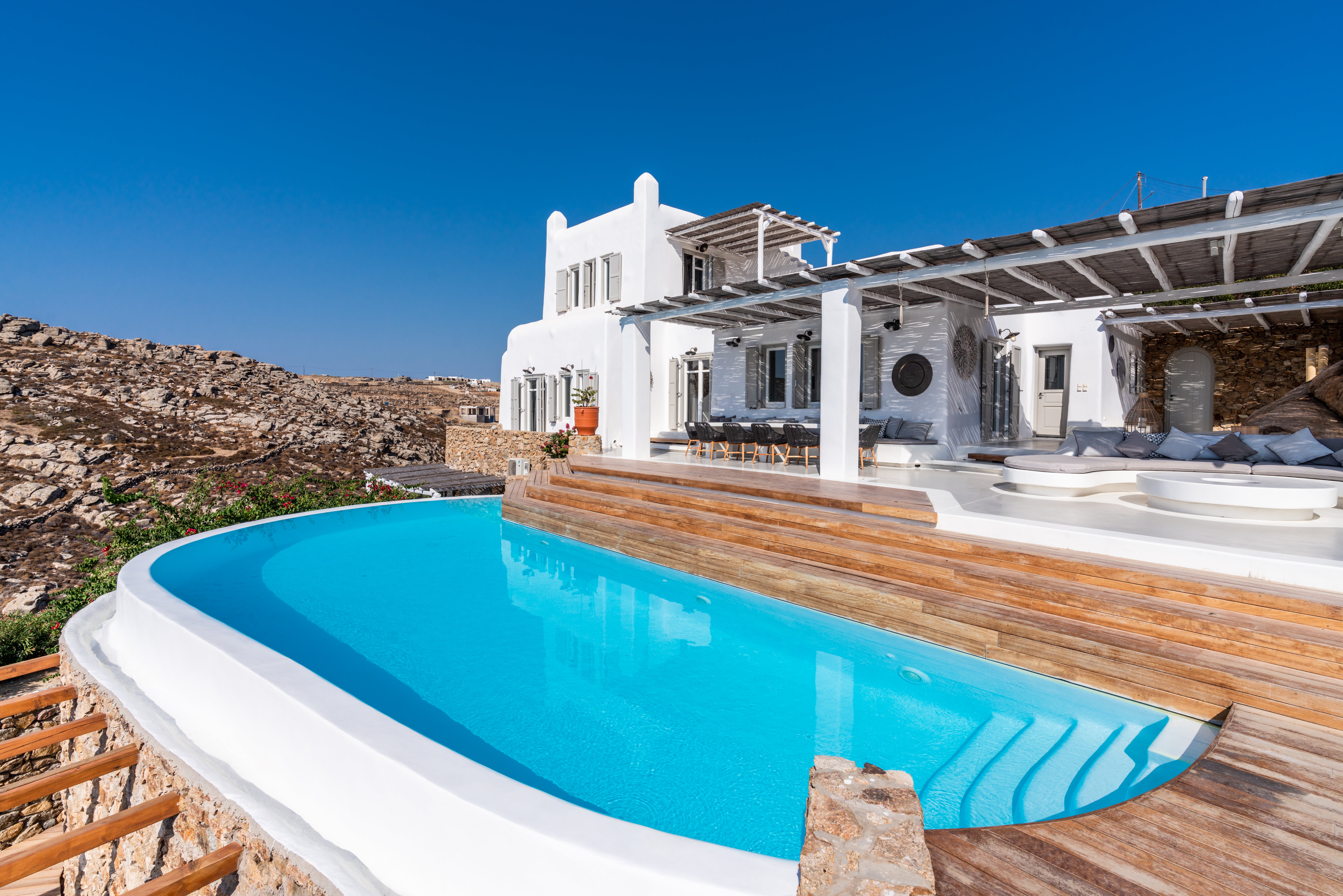 Villa Lysias Lofos Elia: 6-Bedroom Luxury Apartment with Infinity Pool and Sea Views, Elia