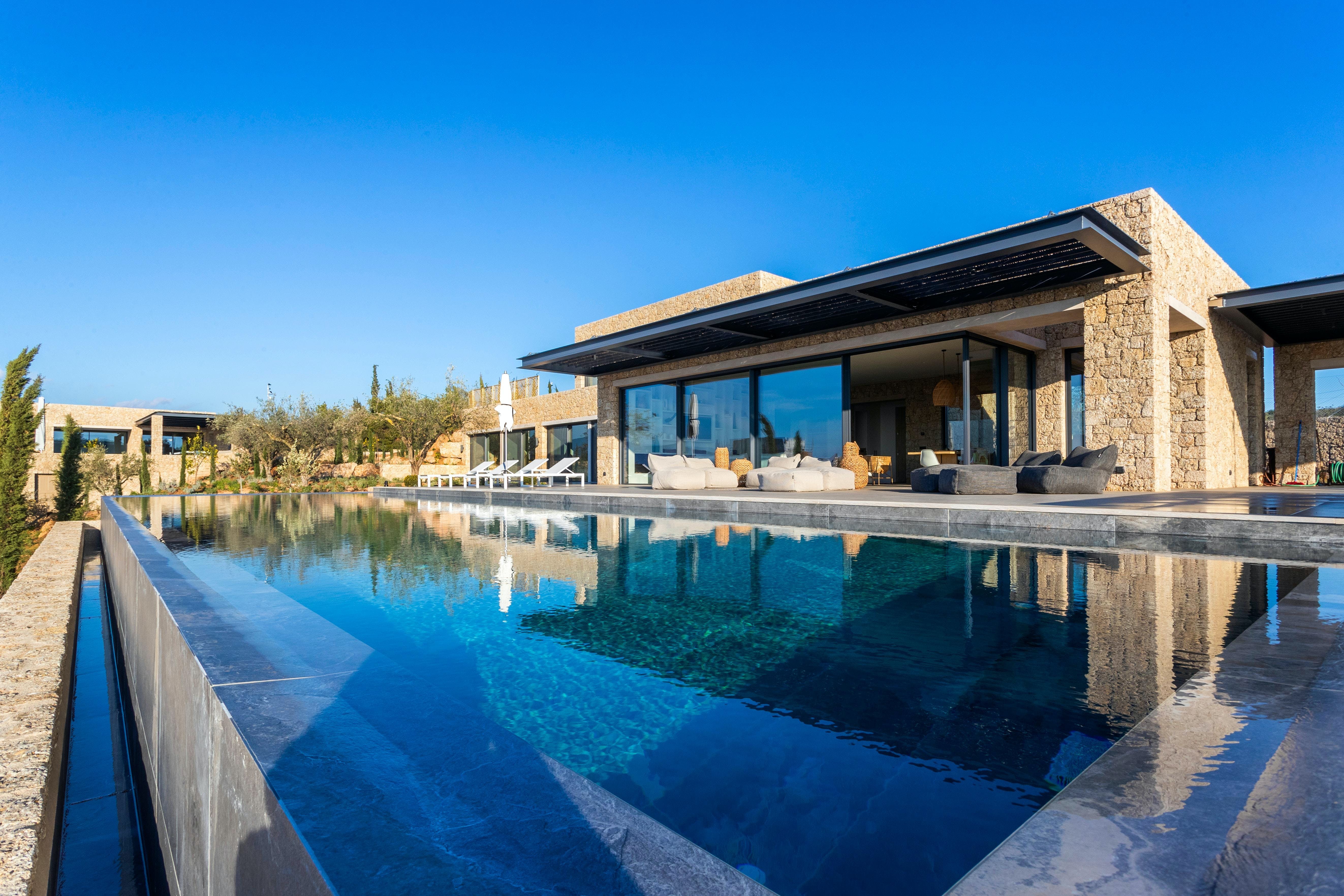 Villa Ostria Chaliki Elios: 7-Bedroom Luxury Villa with Tennis Court and Sea Views, Elios