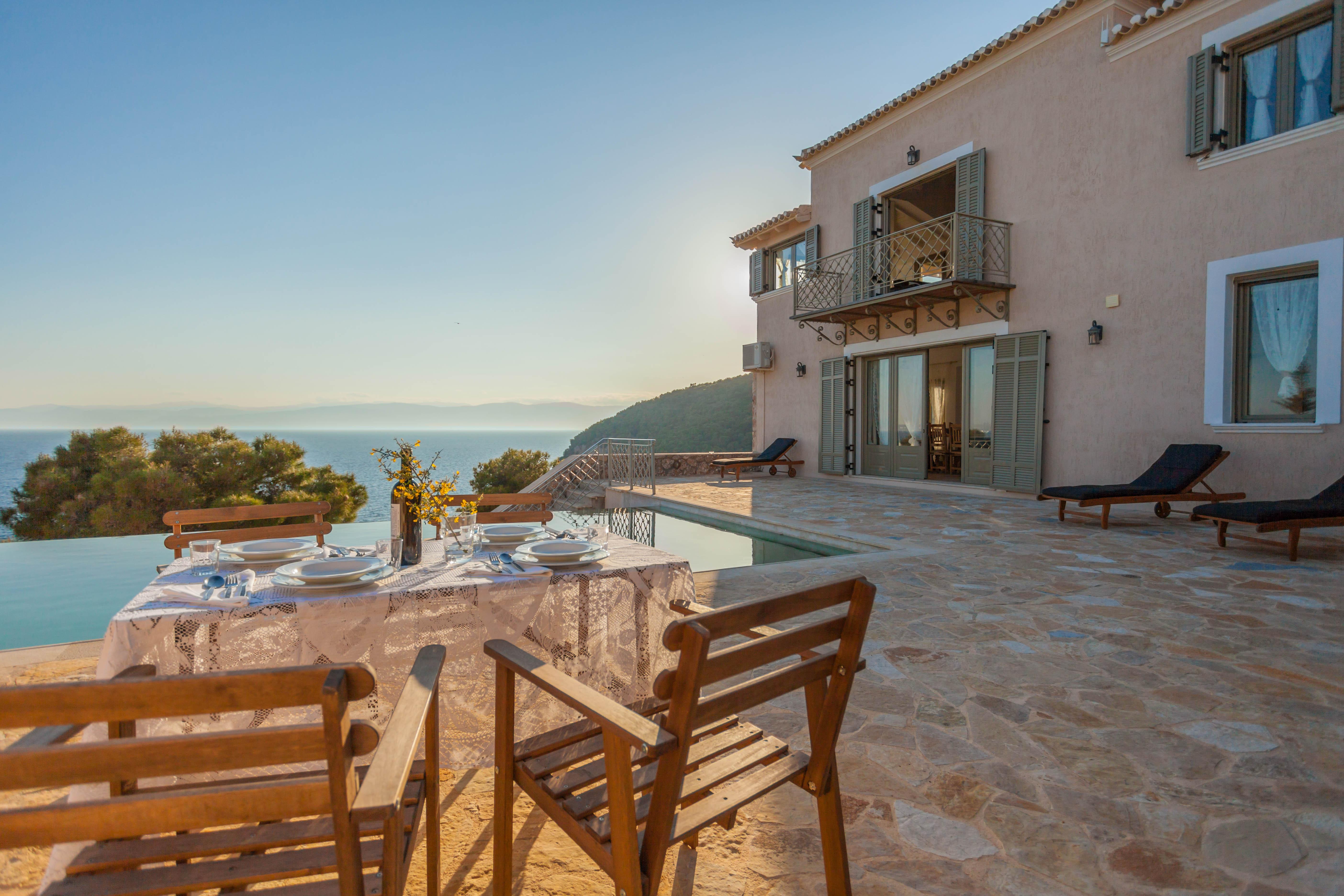 Villa Lysias Steni Elios: Elegant 4-Bedroom Apartment with Seaview and Pool, Argolis