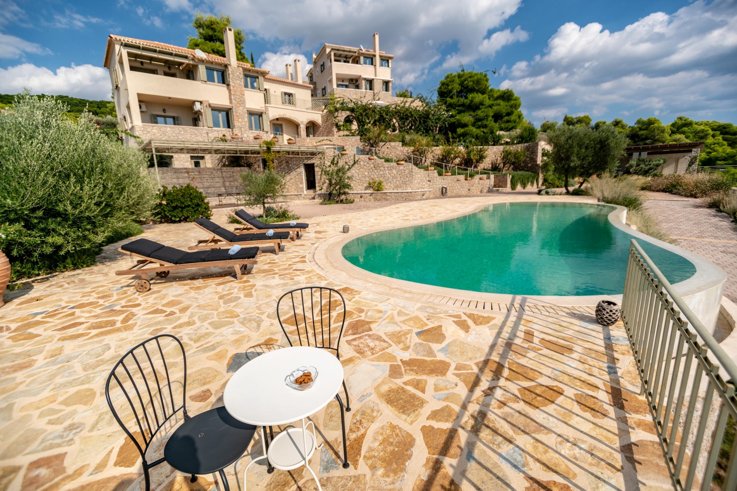 Villa Boreas Agia Marina Elios: Spacious 6-Bedroom Apartment with Infinity Pool and Sea Views, Elios