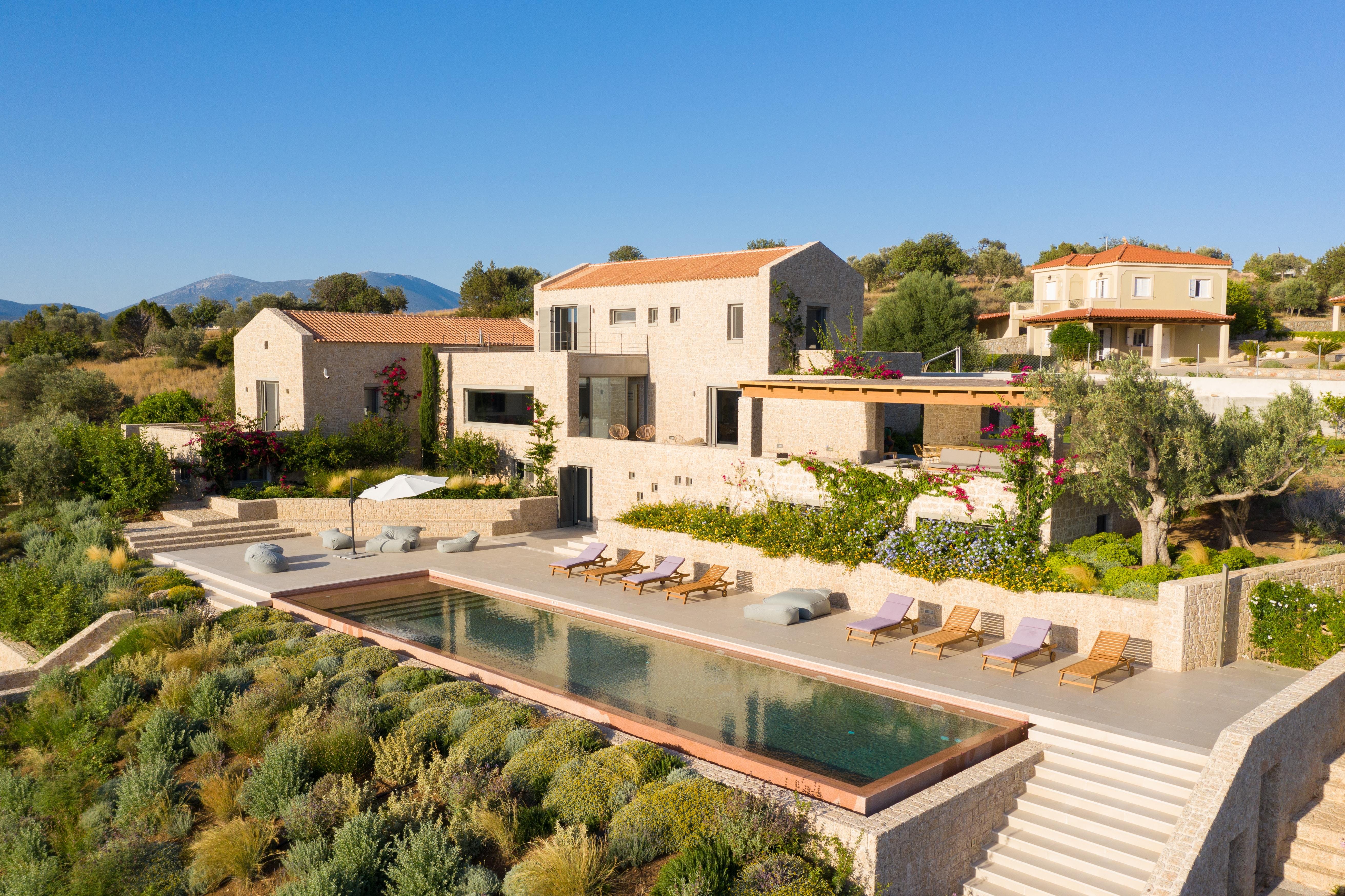 Villa Lysias Kolpos Elios: Luxury 9-Bedroom Apartment with Tennis Court and Seaview, Elios