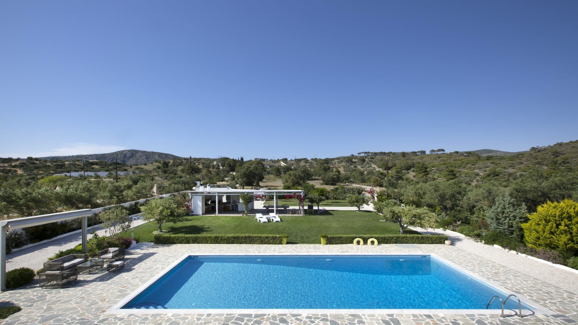 Villa Zephyros Livadi Elios: Lavish 9-Bedroom Apartment with Seaview and Pool, Corinthia