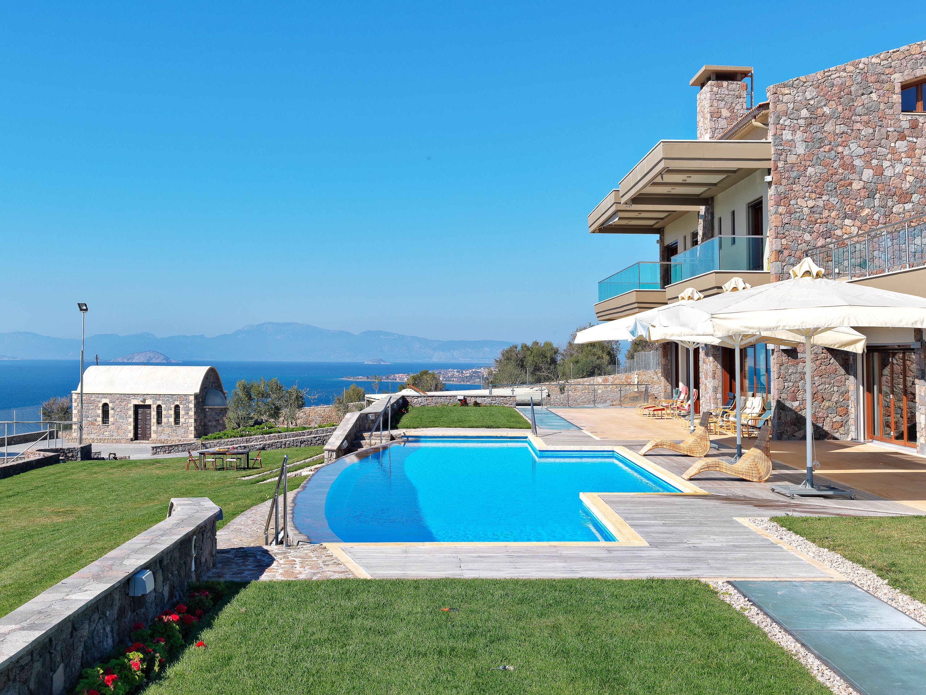 Villa Lysias Vathi Elios: Spacious 10-Bedroom Apartment with Infinity Pool and Sea Views, Elios
