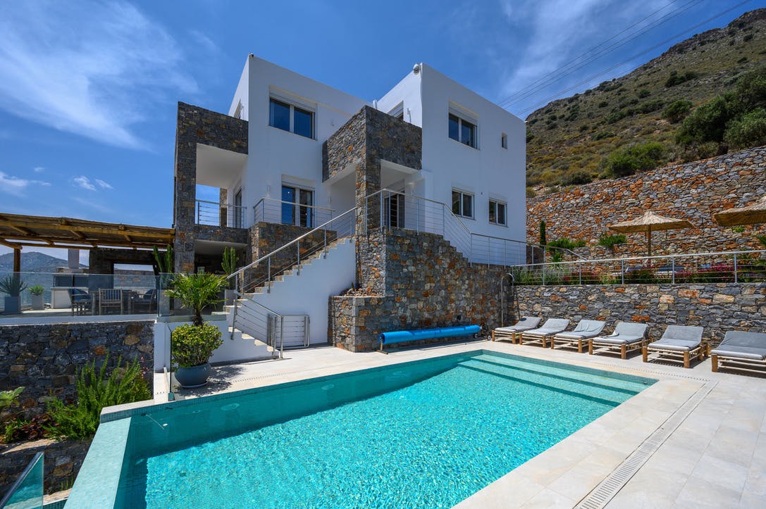 Villa Kyanos Spinalonga Elounda: Spacious 5-Bedroom Luxury Apartment with Infinity Pool, Elounda