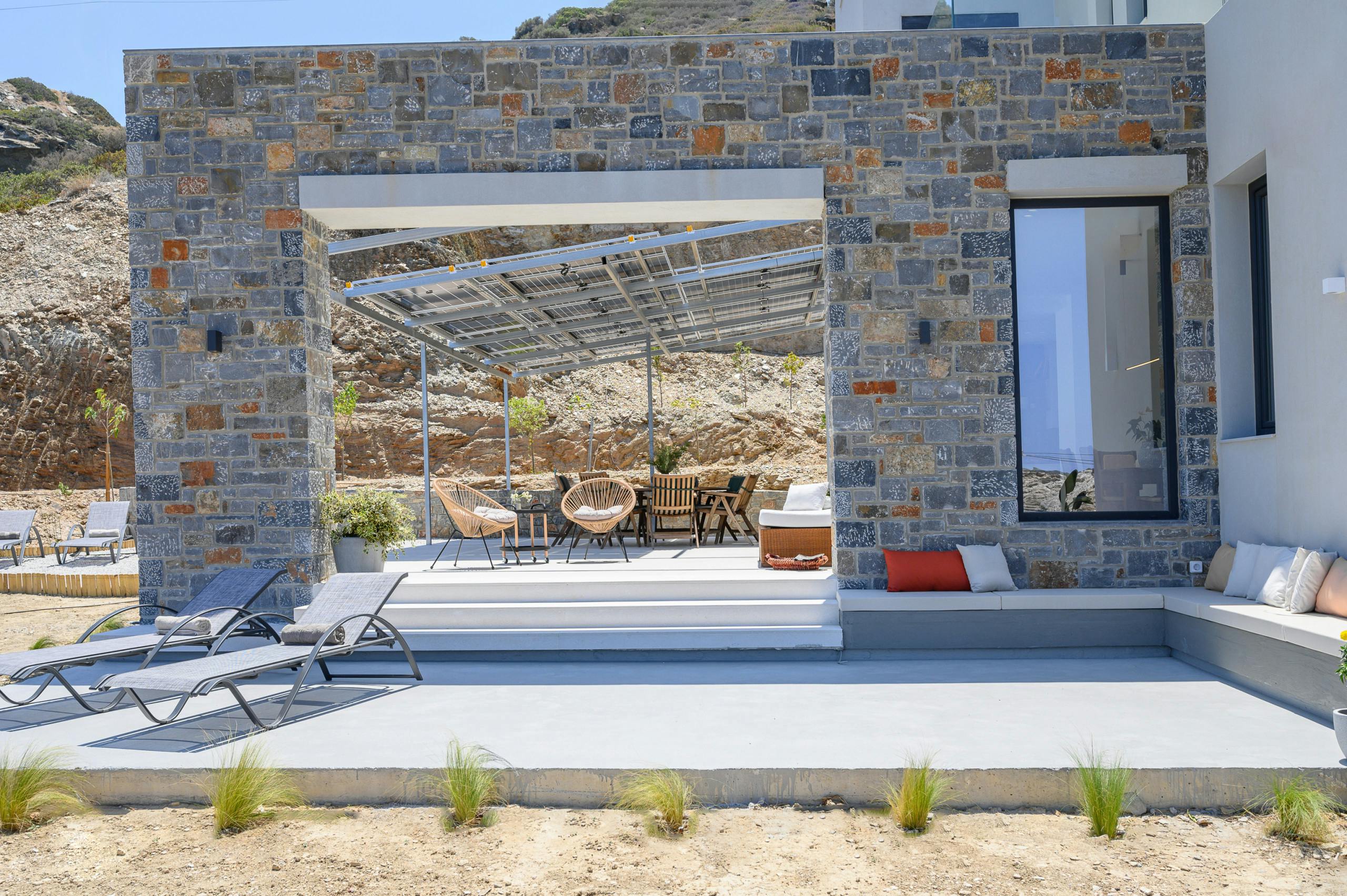 Villa Ostria Moni Heraklion Town: Luxury 3-Bedroom Villa with Beachfront Access, Heraklion