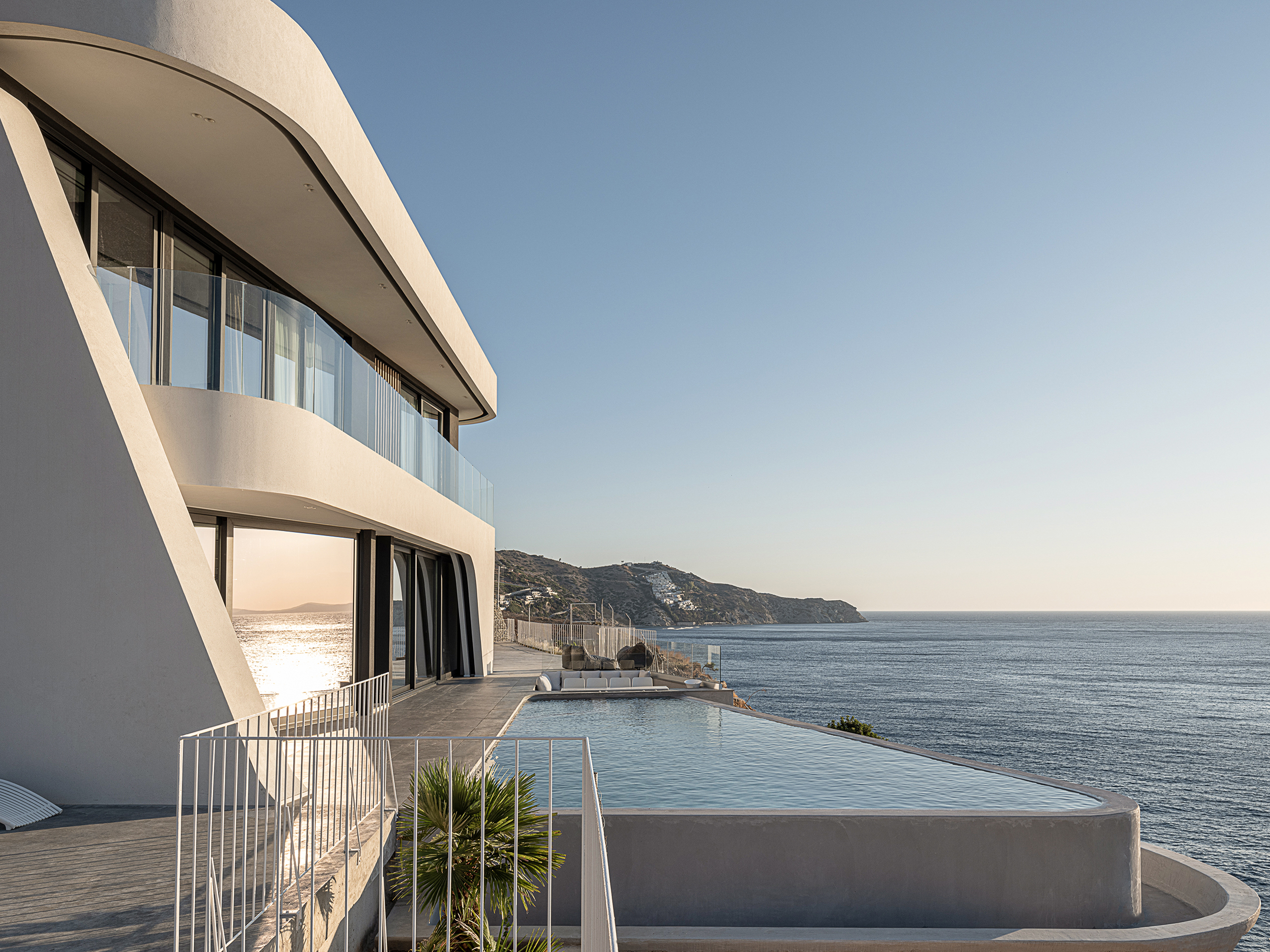 Villa Aparctias Voutes Heraklion Town: Luxury 6-Bedroom Apartment with Infinity Pool and Seaview, Heraklion