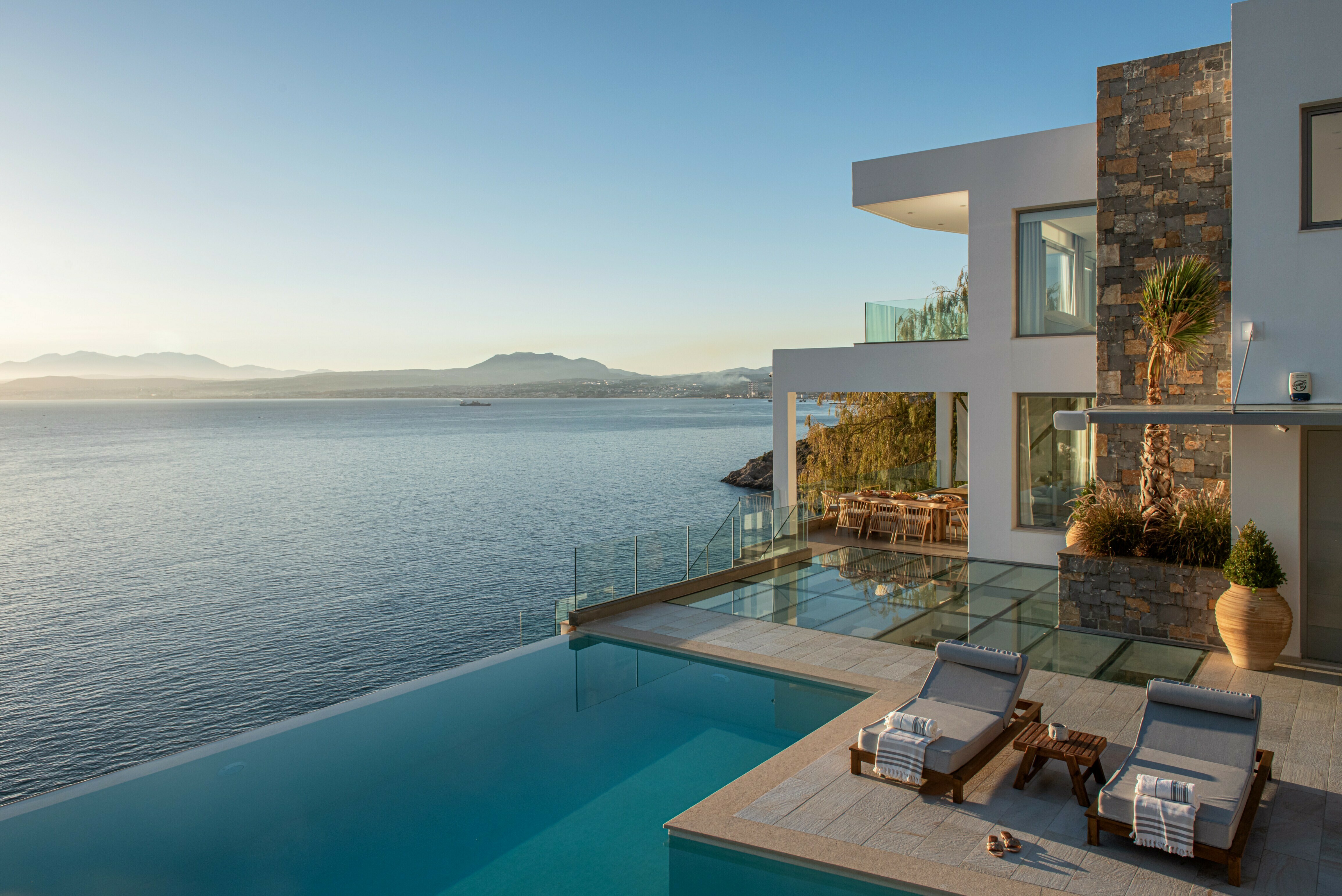 Villa Lefkos Voutes Heraklion Town: Exquisite 6-Bedroom Villa with Infinity Pool and Seaviews, Heraklion Town