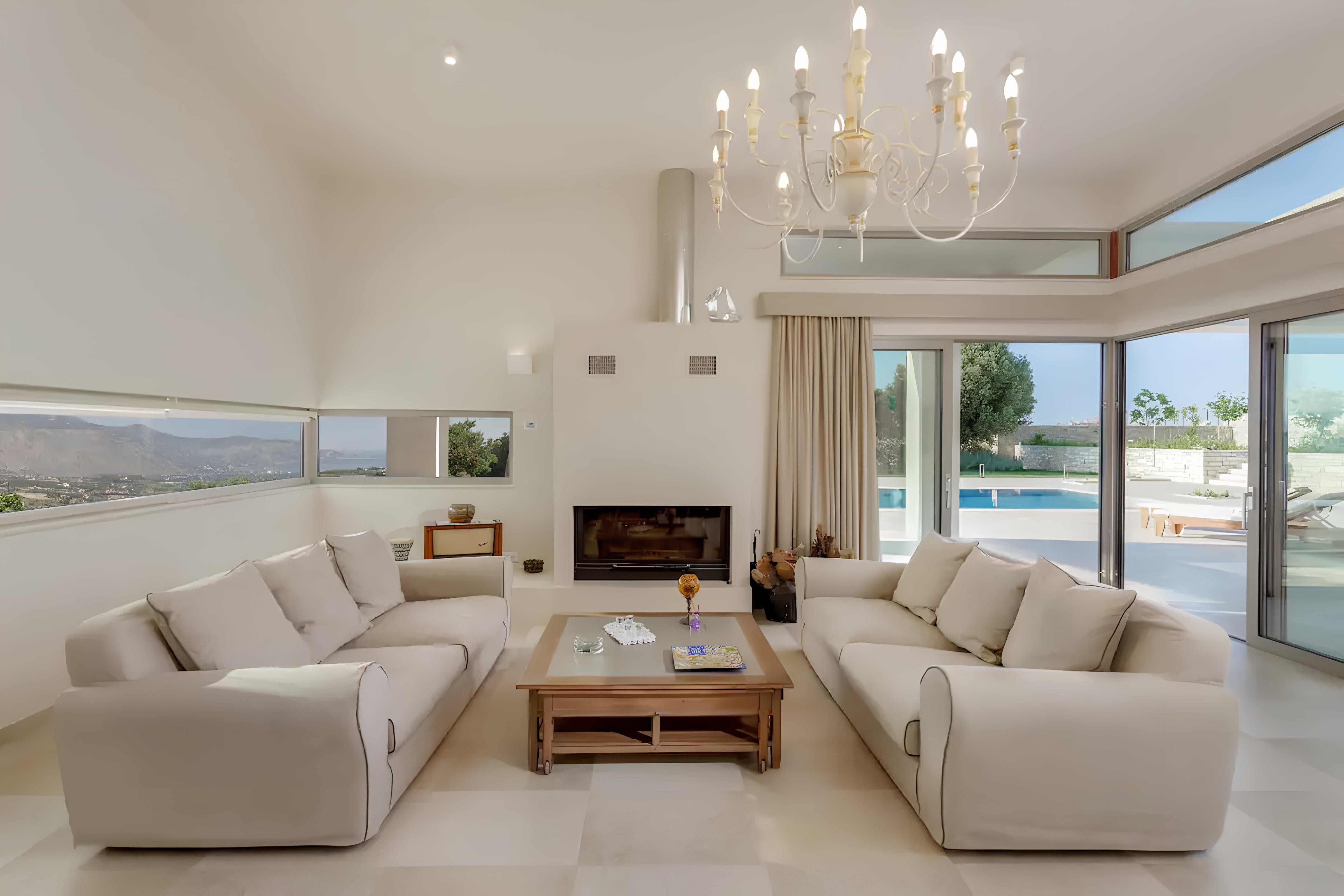 Villa Lefkos Agioi Deka Heraklion Town: Spacious 5-Bedroom Luxury Villa with Pool, Heraklion Town