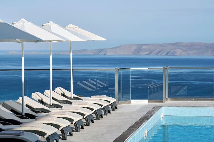 Villa Lysias Kasteliou Heraklion Town: Spacious 5-Bedroom Luxury Apartment with Sea Views, Heraklion Town