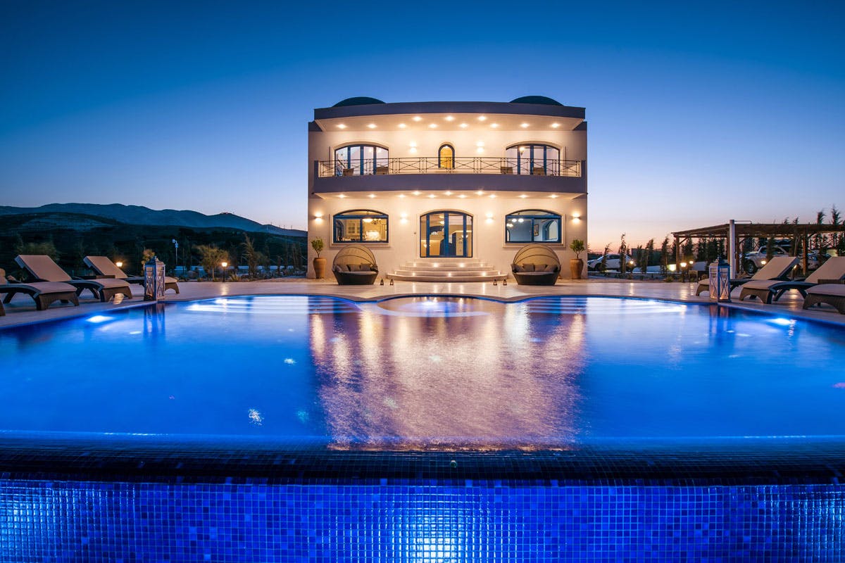 Villa Lysias Moni Heraklion Town: Spacious 6-Bedroom Apartment with Seaviews and Pool, Heraklion