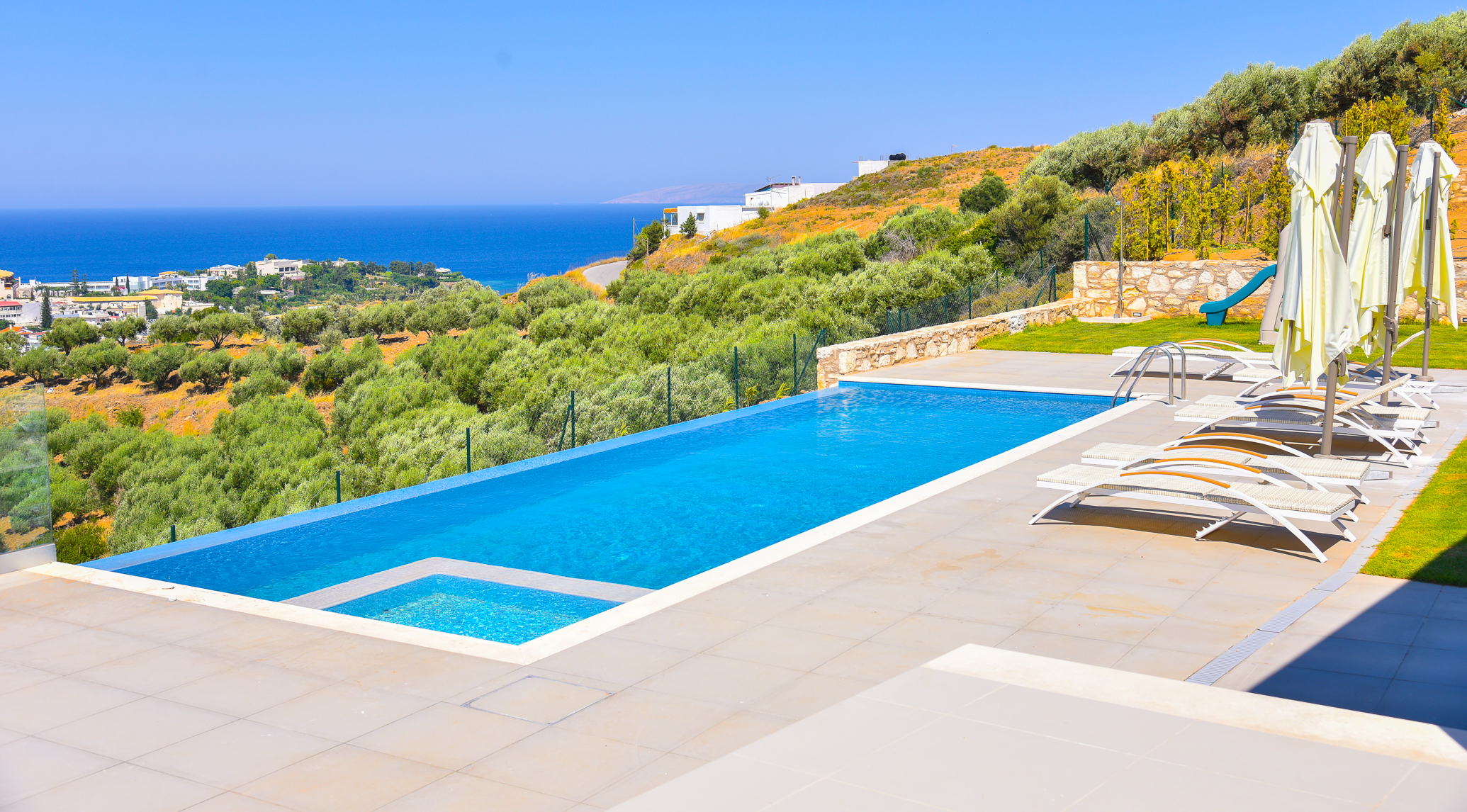 Villa Boreas Moni Heraklion Town: Modern 3-Bedroom Apartment with Seaview and Pool, Heraklion Town