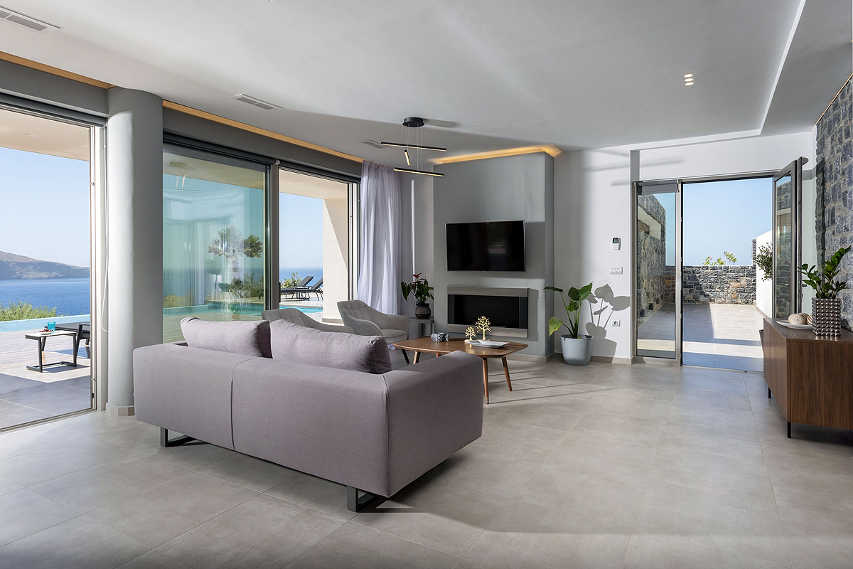 Villa Ostria Kastelli Heraklion Town: 5-Bedroom Luxury Apartment with Infinity Pool and Sea Views, Heraklion