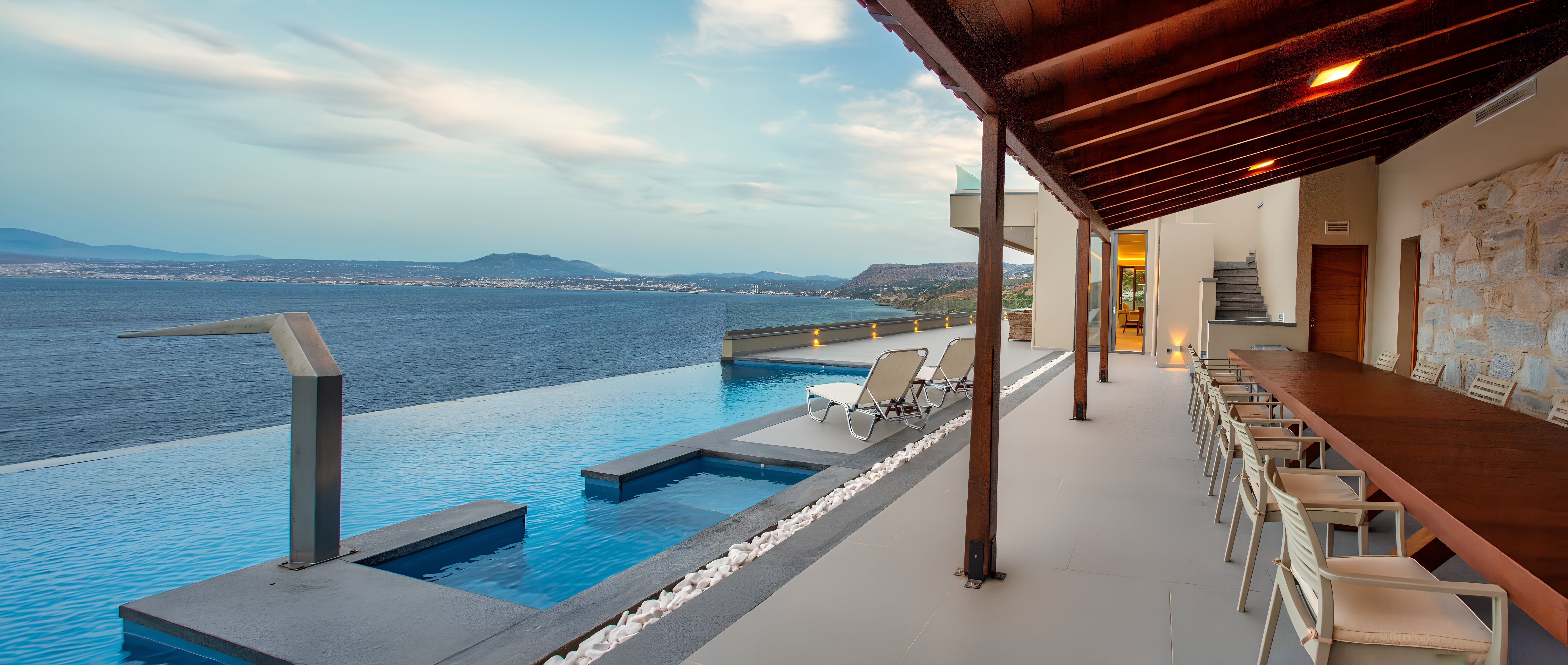 Villa Aparctias Tzermiado Heraklion Town: Luxury 6-Bedroom Villa with Sea Views and Pool, Heraklion