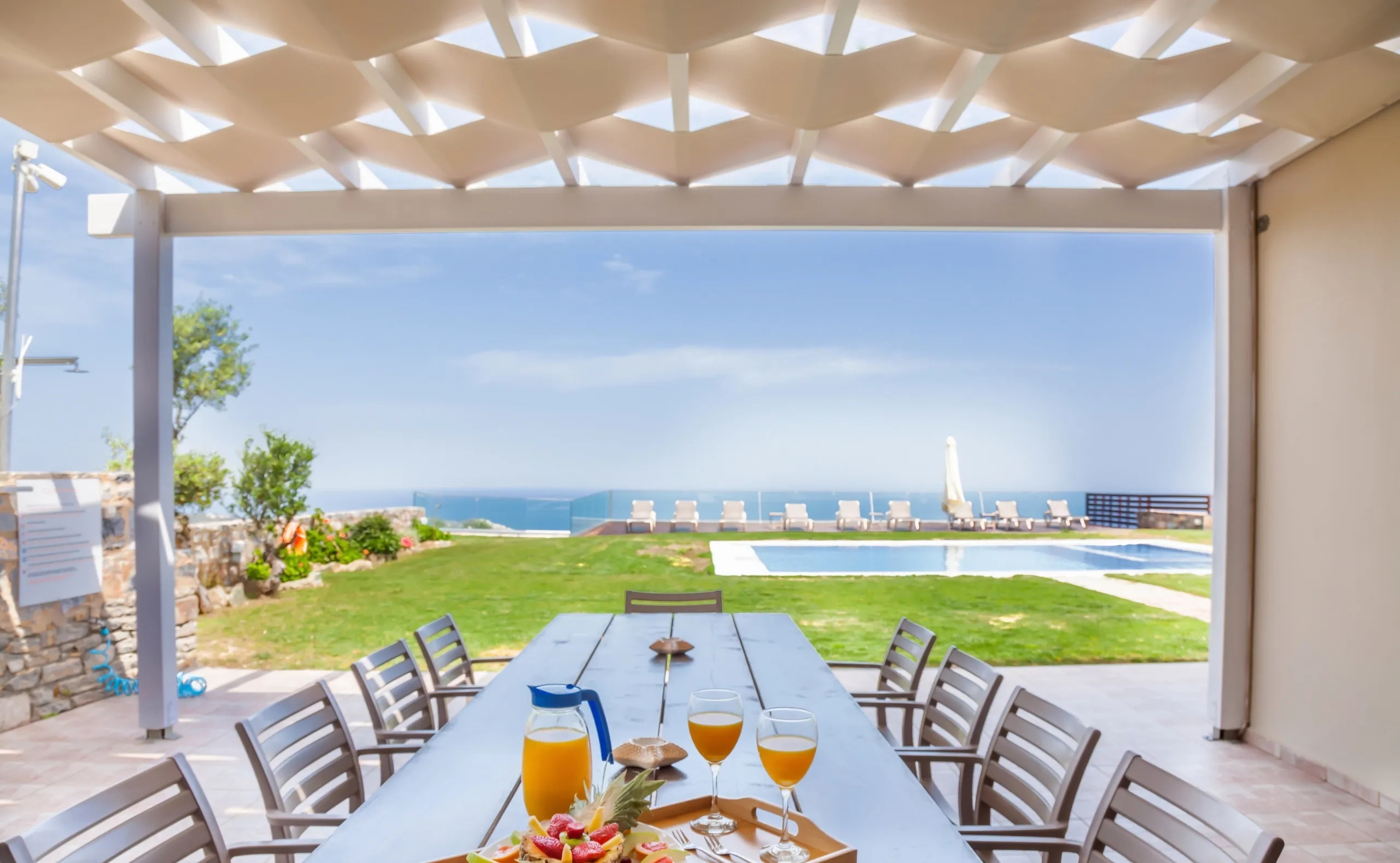 Villa Kyanos Moni Heraklion Town: Spacious 11-Bedroom Apartment with Pool and Sea View, Heraklion
