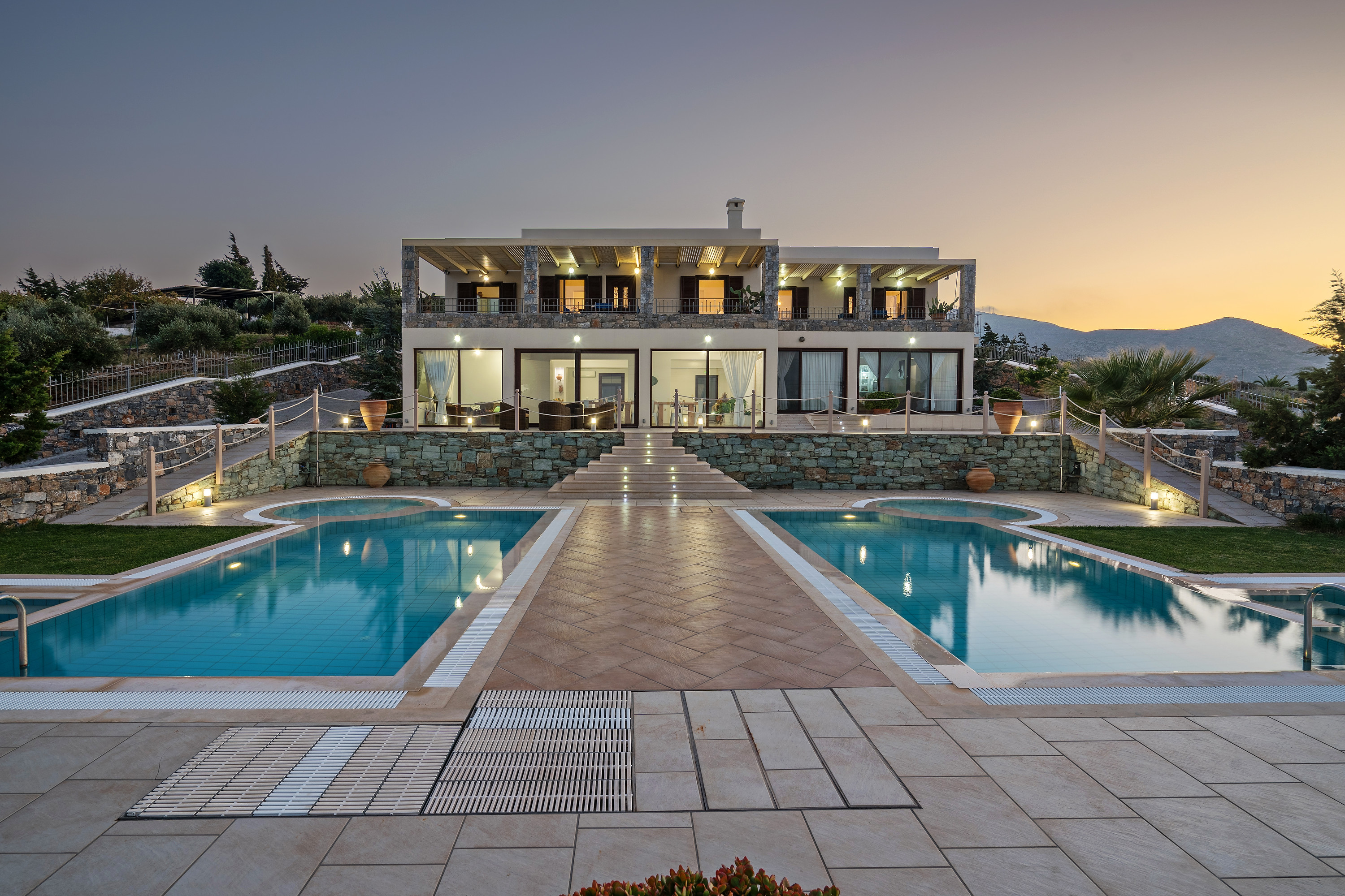Villa Lefki Amoudara Heraklion Town: Spacious 7-Bedroom Apartment with Seaviews and Pool, Heraklion Town