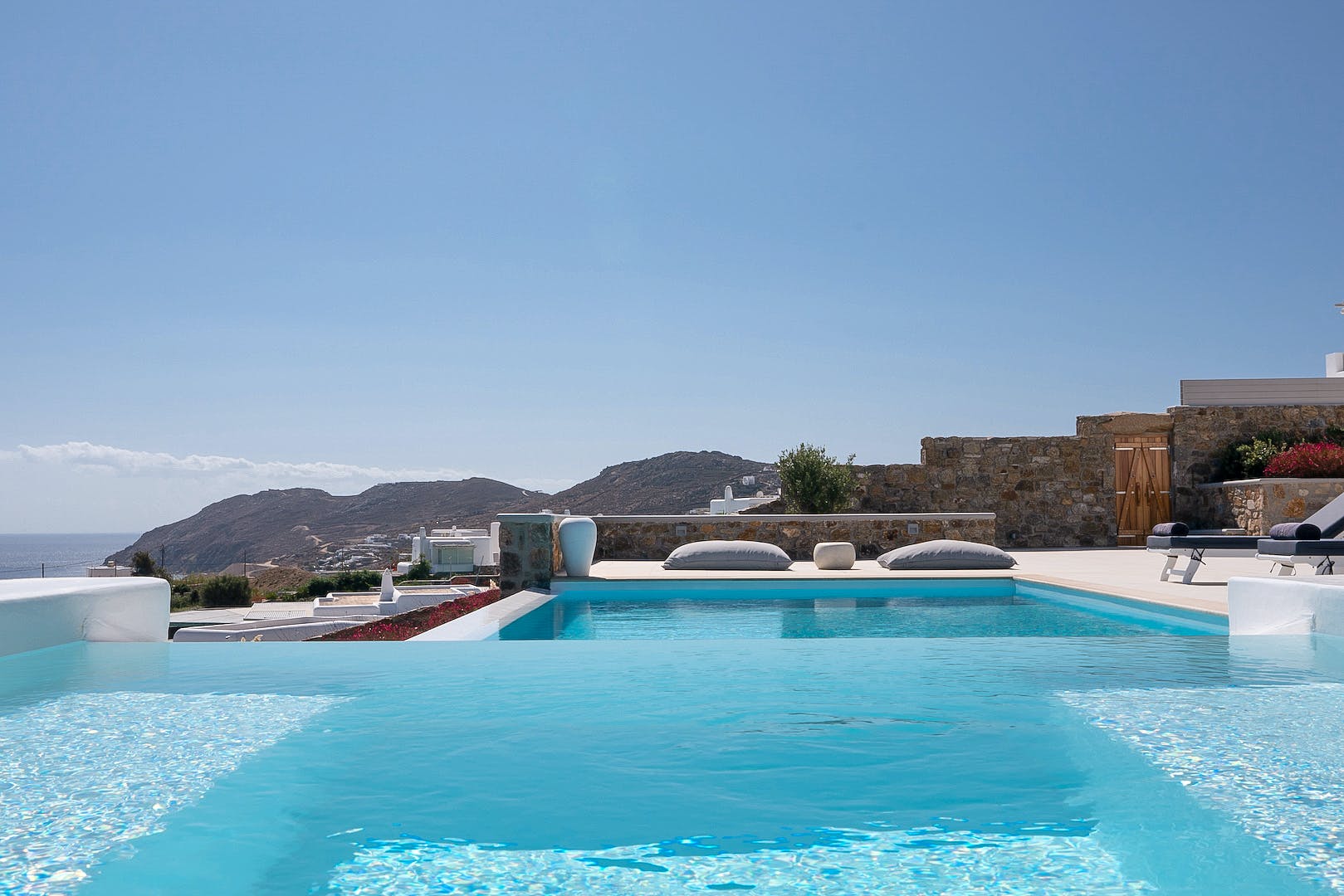 Villa Lysias Finikas Kalafati: Spacious 5-Bedroom Luxury Villa with Infinity Pool, Mykonos