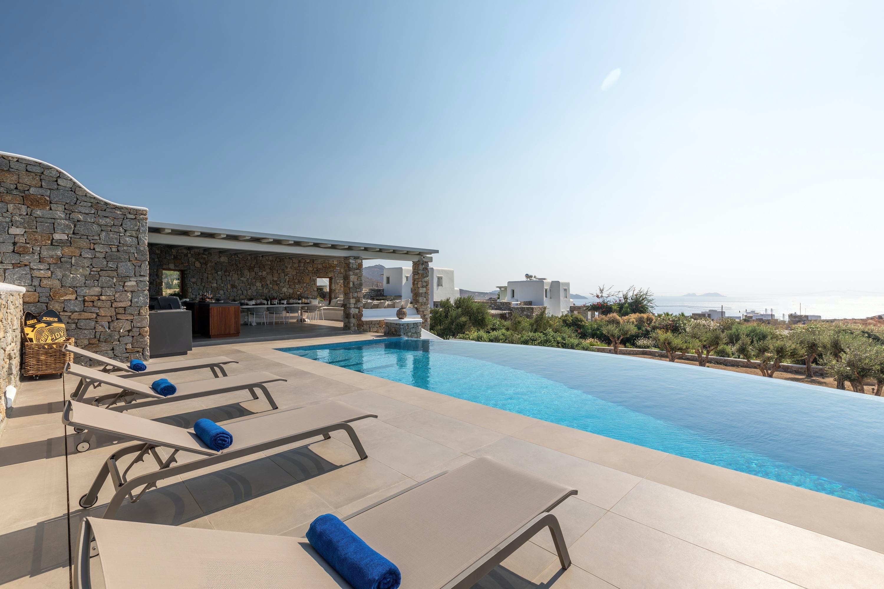 Villa Auge Drakos Kalafati: Spacious 6-Bedroom Apartment with Infinity Pool and Sea Views, Kalafati