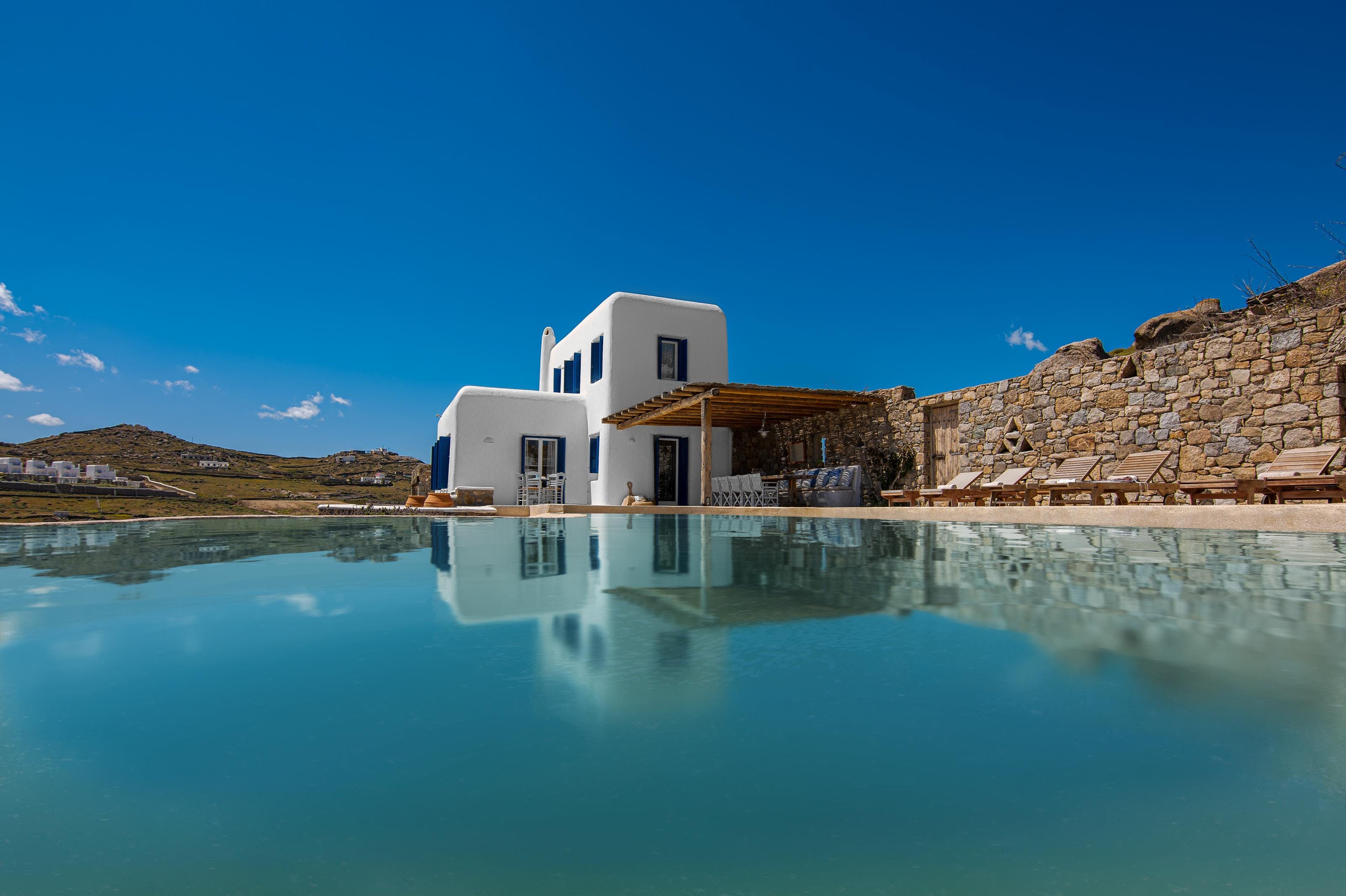 Villa Lysias Tragonisi Kalafati: Spacious 5-Bedroom Apartment with Infinity Pool and Seaview, Mykonos