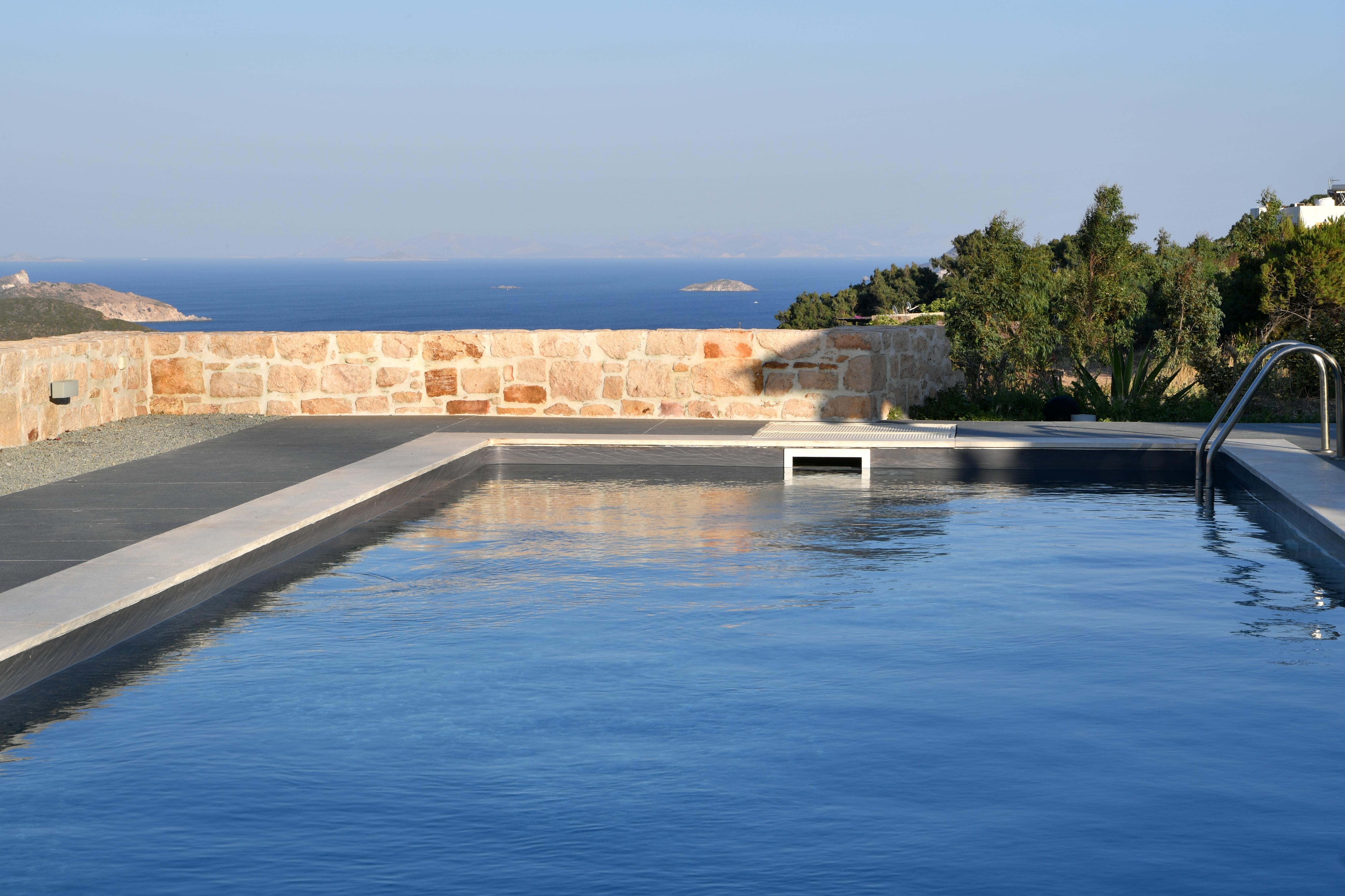Villa Zephyros Vathy Patmos: Elegant 5-Bedroom Apartment with Sea Views and Pool, Patmos