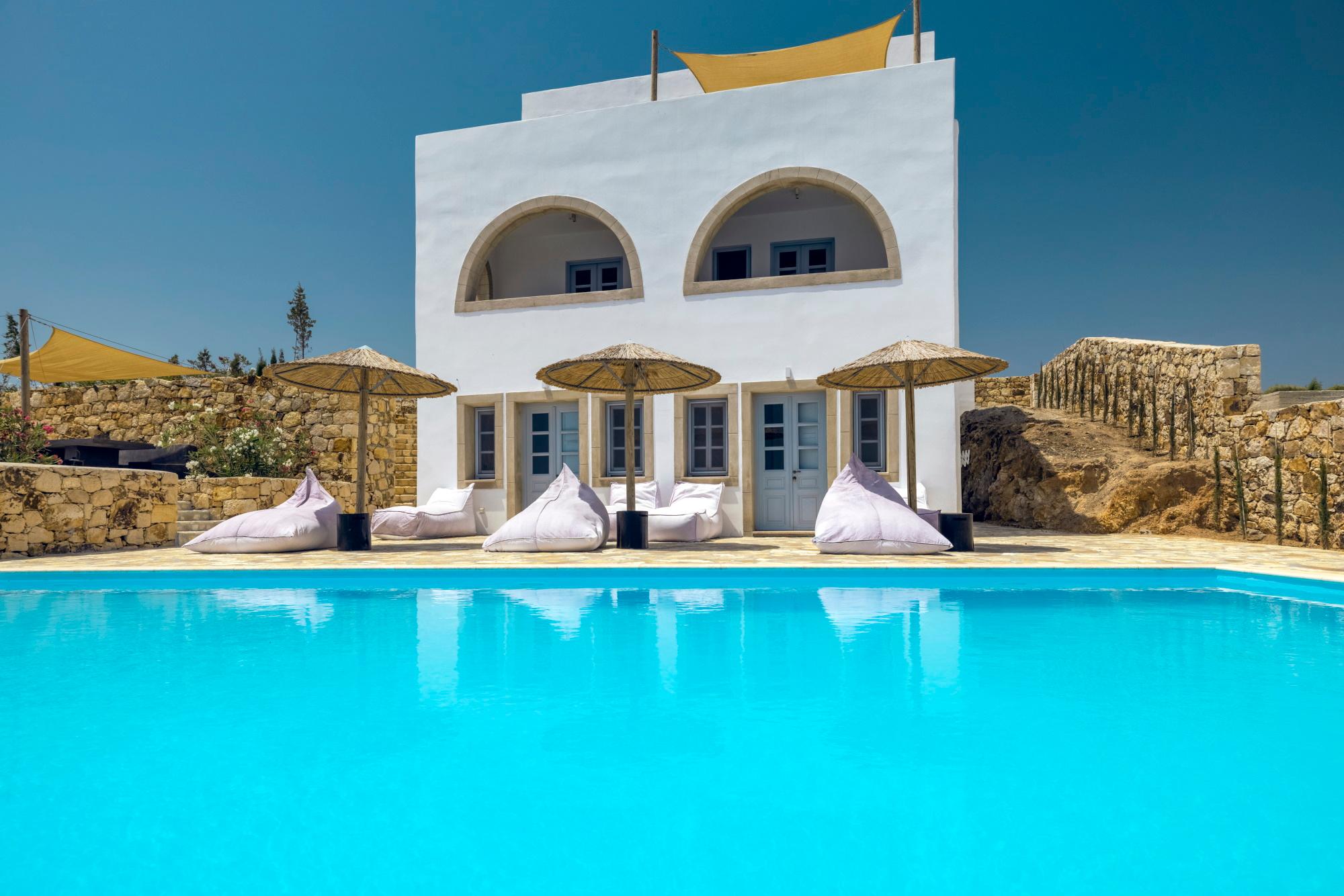 Villa Kyanos Grikados Patmos: Spacious 5-Bedroom Luxury Apartment with Infinity Pool, Patmos