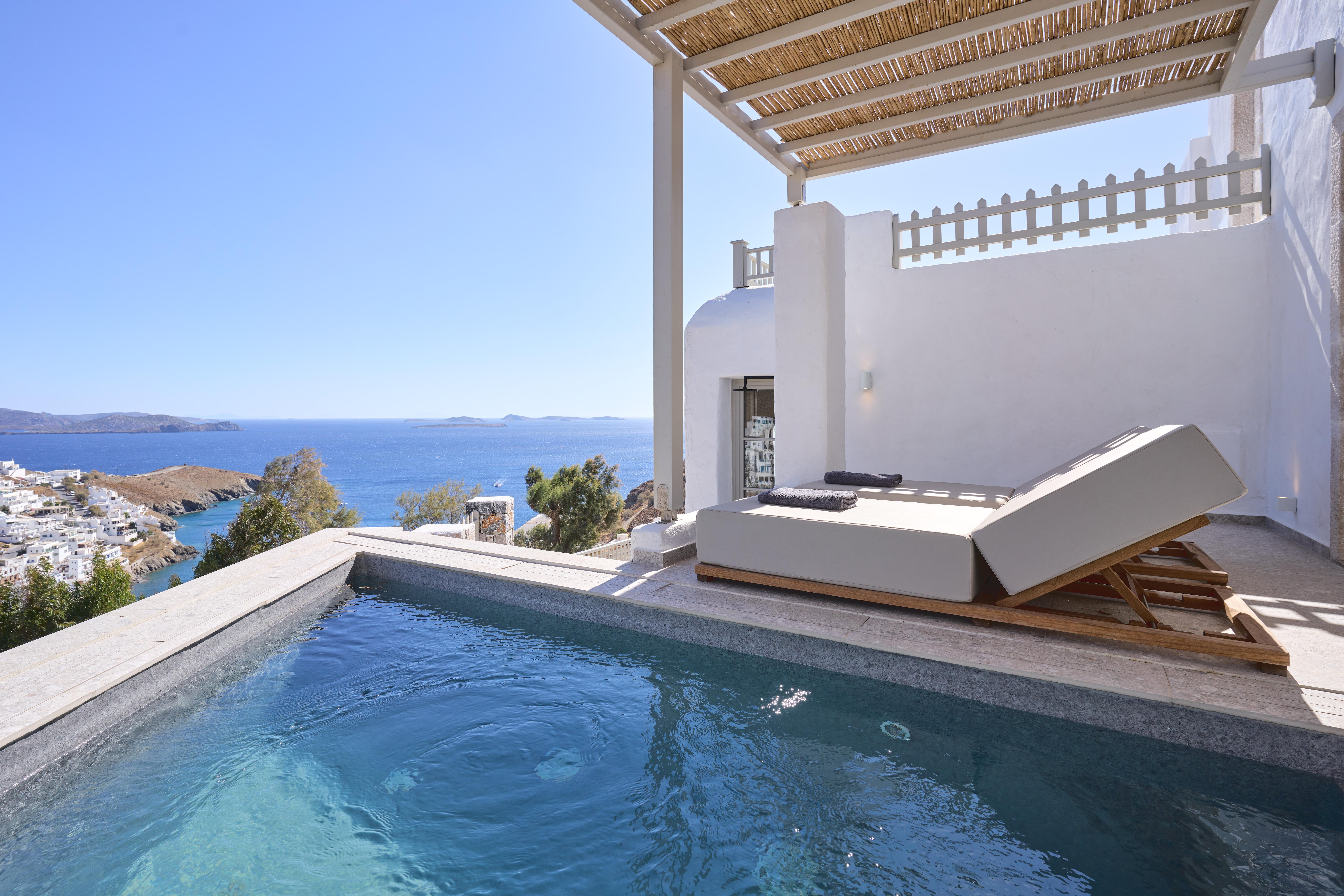 Villa Lefki Emporio Greece: Luxury 2-Bedroom Apartment with Spa Pool and Sea Views, Kalmynos
