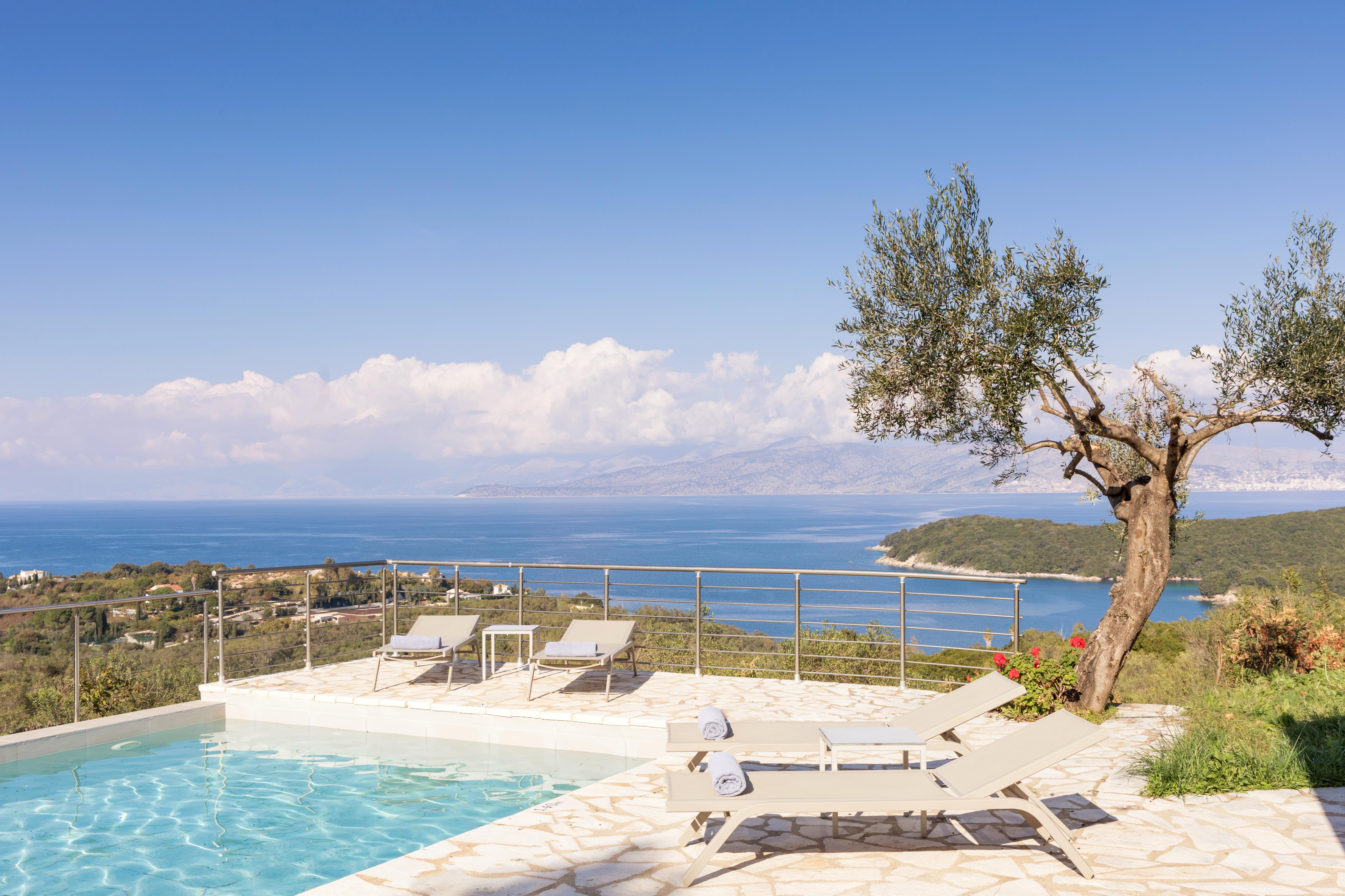 Villa Boreas Nisaki Kassiopi: Charming 2-Bedroom Luxury Apartment with Seaview and Pool, Kassiopi