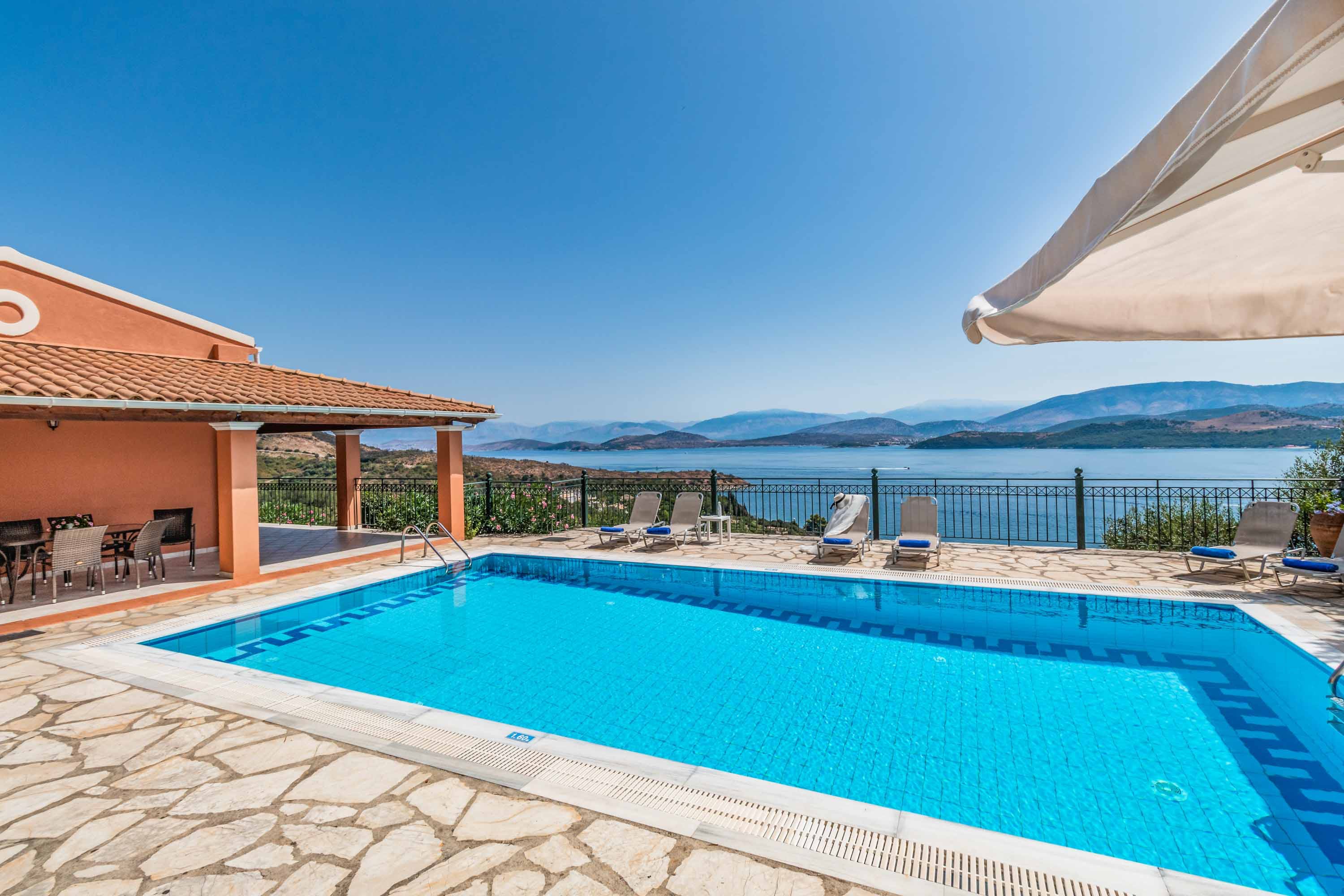 Villa Gregos Nisaki Kassiopi: Luxury 4-Bedroom Apartment with Seaview and Pool, Kassiopi