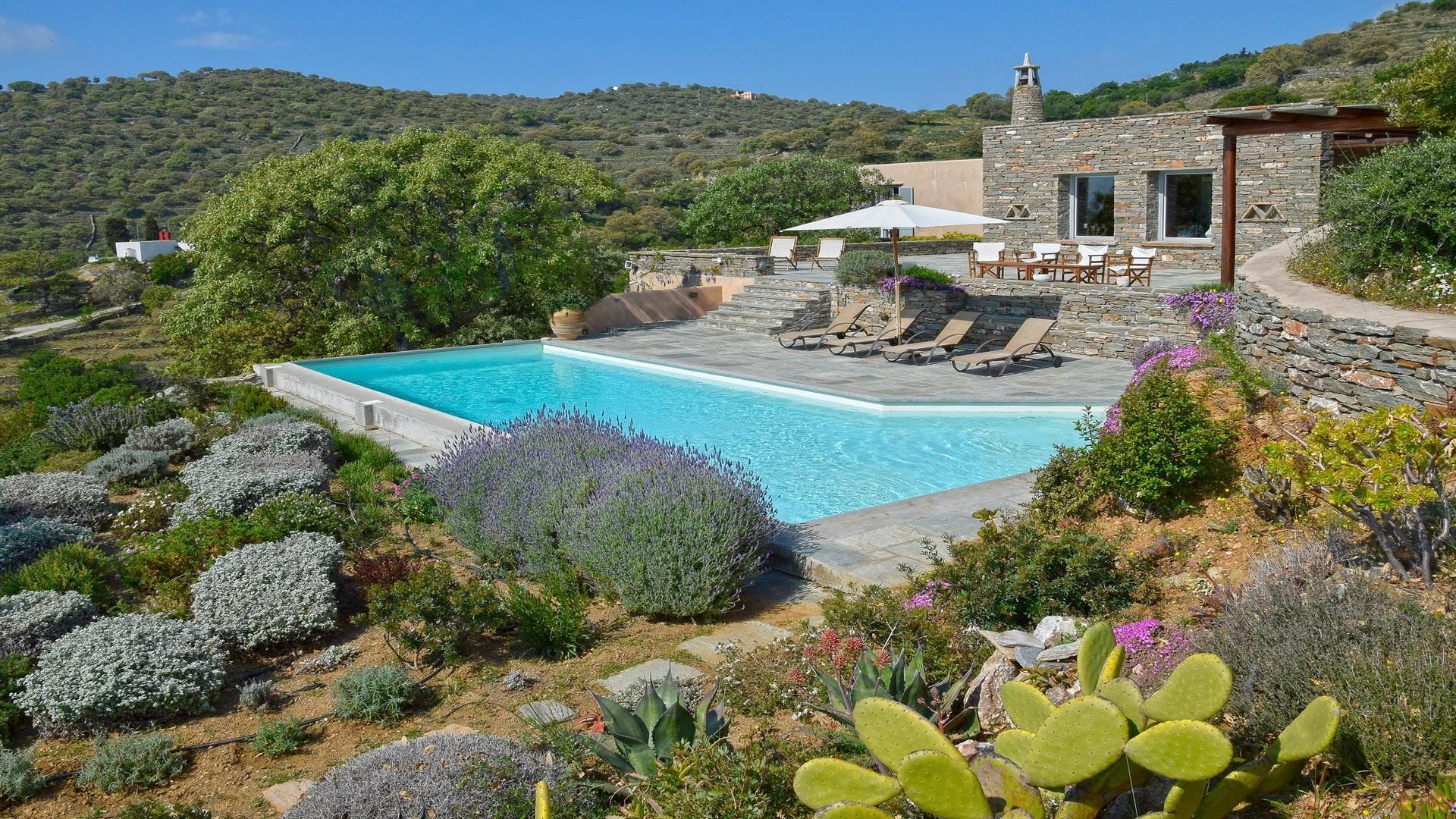Villa Lefkos Koressos Kea: Stunning 5-Bedroom Apartment with Pool and Sea Views, Kea