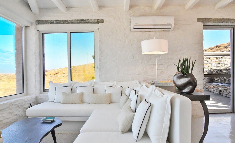 Villa Kaikias Agios Stefanos Kea: Luxury 4-Bedroom Apartment with Infinity Pool, Kea