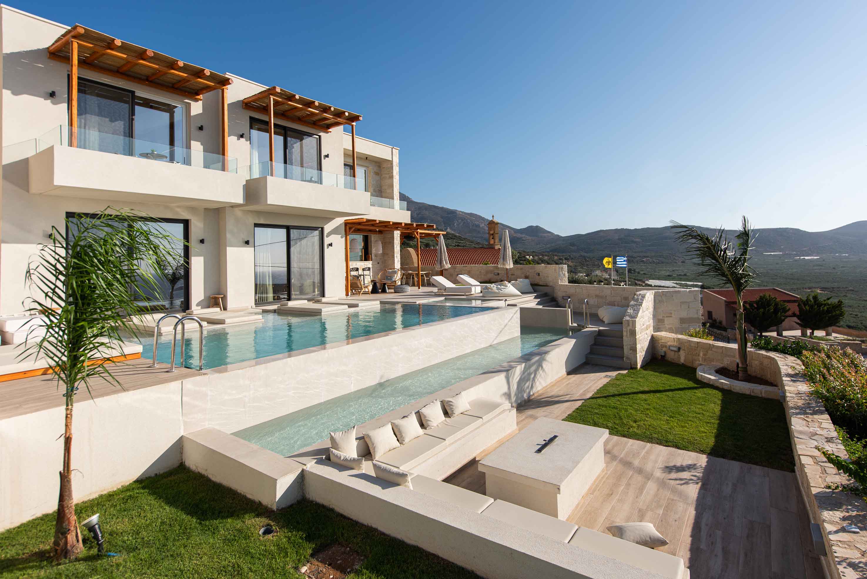 Villa Lysias Polyrrinia Kissamos: Spacious 7-Bedroom Apartment with Seaviews and Pool, Kissamos