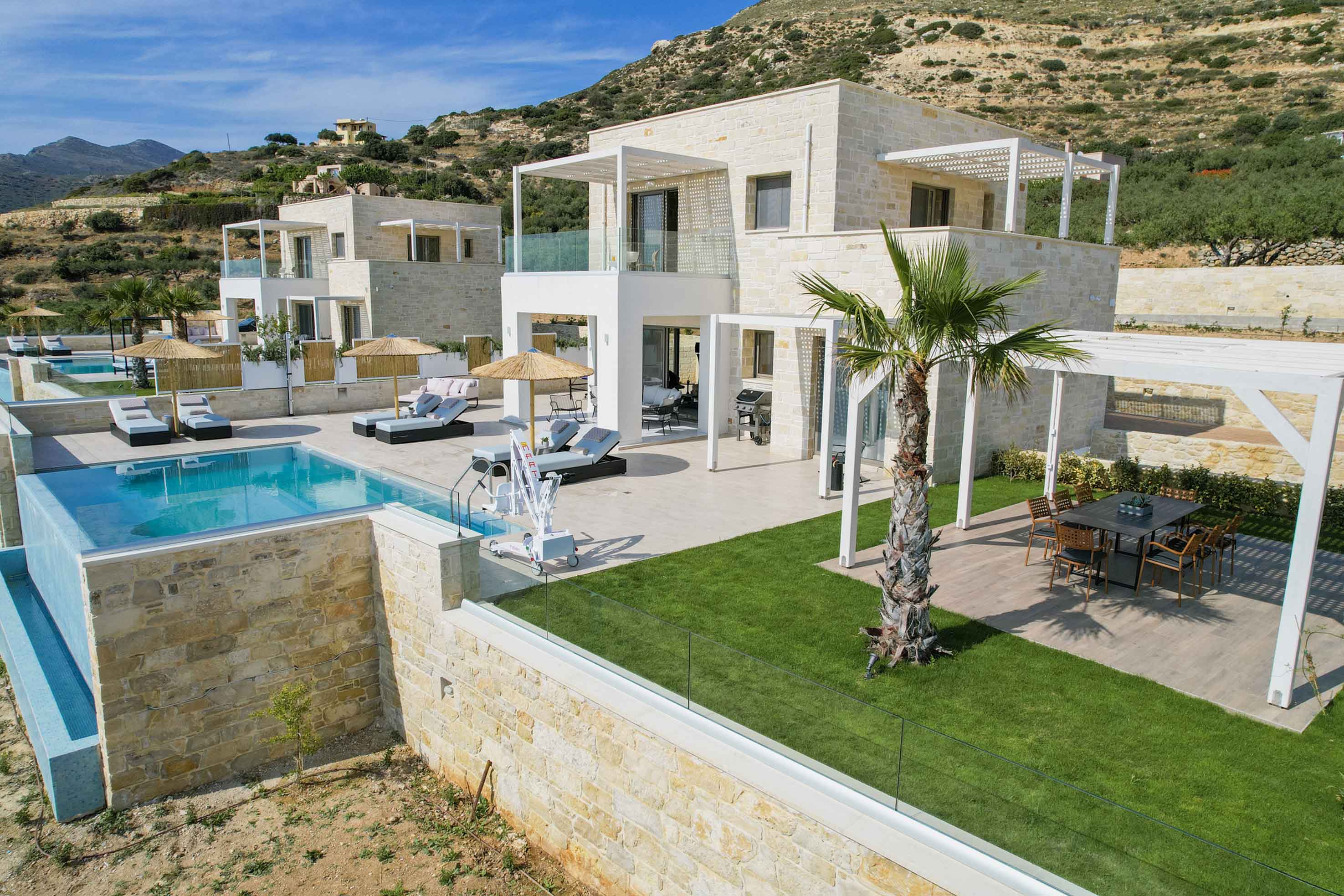 Villa Boreas Rodovani Kissamos: Spacious 4-Bedroom Luxury Apartment with Pool, Kissamos Crete