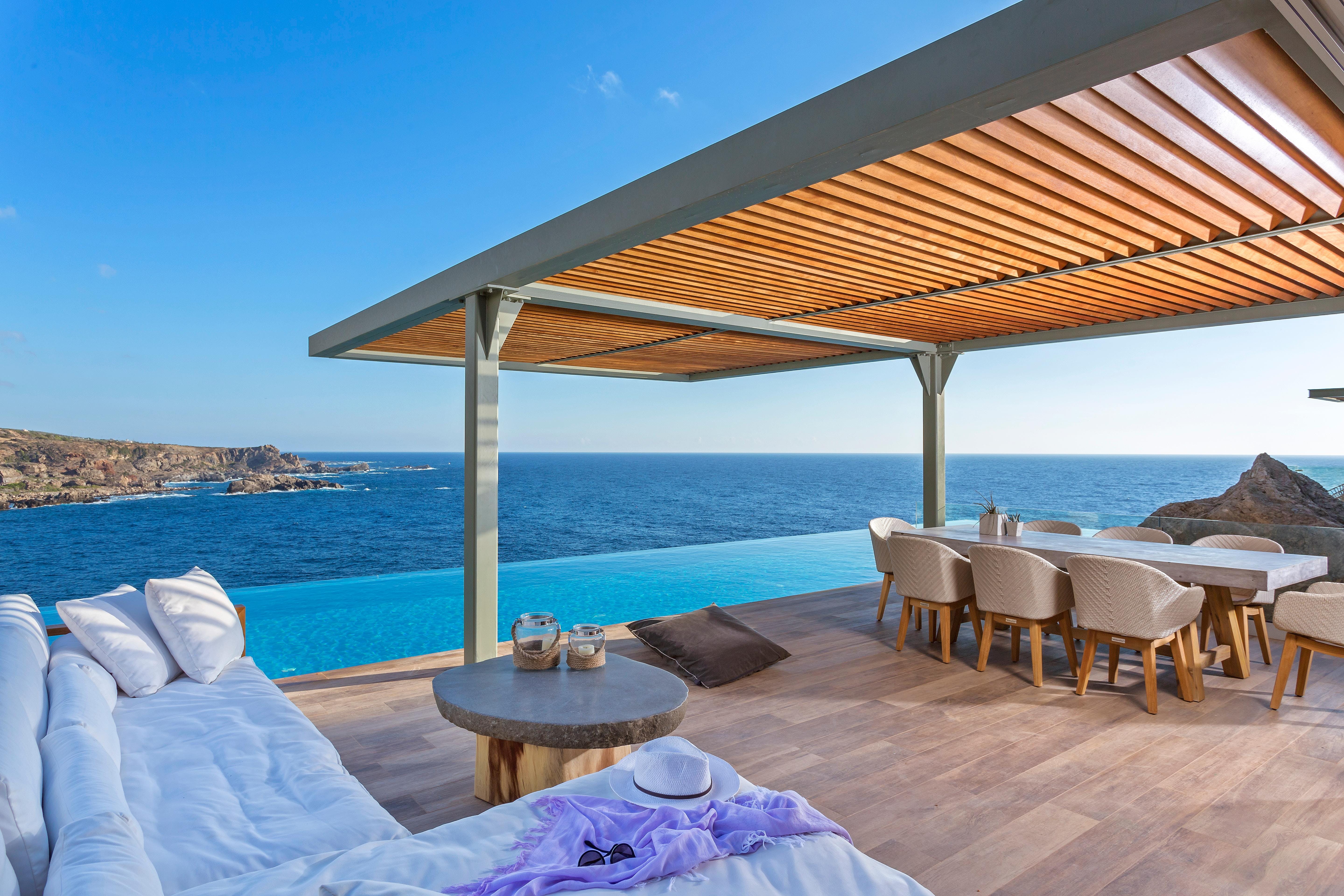 Villa Auge Polyrrinia Kissamos: Spectacular 4-Bedroom Beachside Apartment with Pool and Seaviews, Kissamos