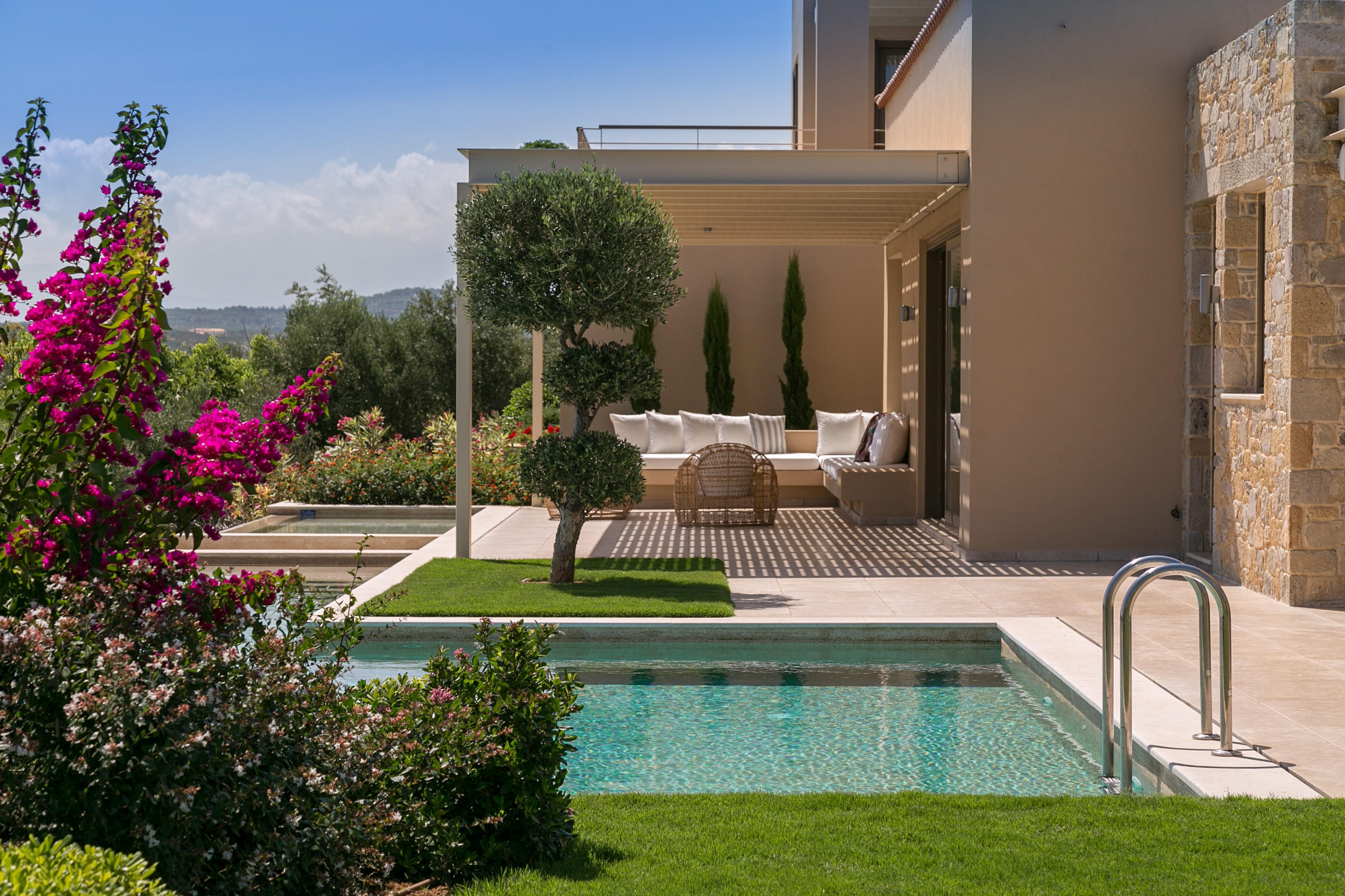Villa Chrysos Agia Paraskevi Kissamos: Luxurious 4-Bedroom Apartment with Infinity Pool and Sea Views, Crete