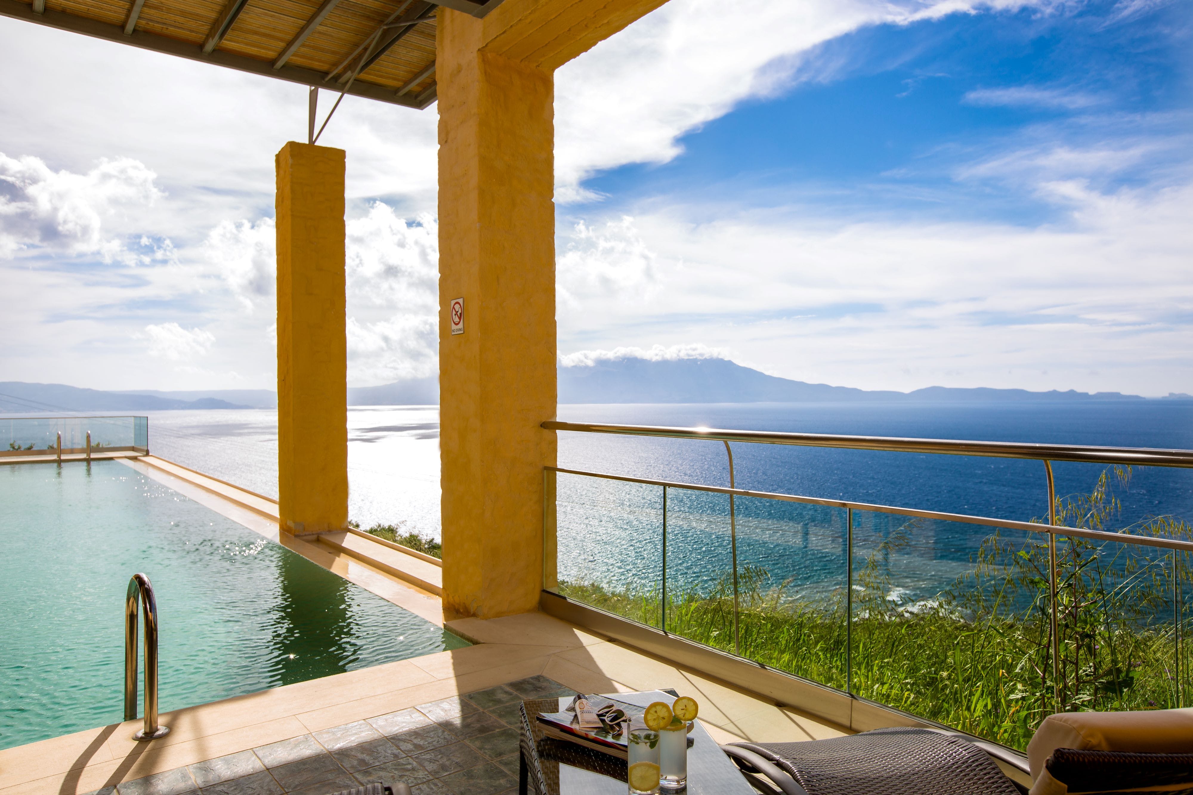 Villa Zephyros Drapanias Kissamos: Elegant 2-Bedroom Apartment with Infinity Pool and Sea Views, Kissamos