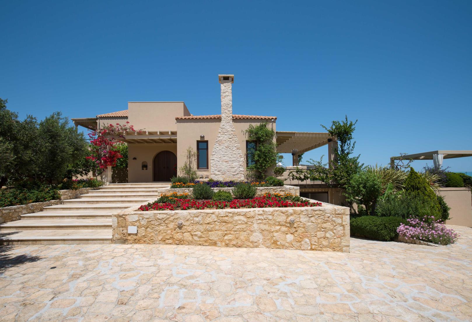 Villa Lefkos Gramvousa Kissamos: Spacious 3-Bedroom Apartment with Seaview and Pool, Kissamos