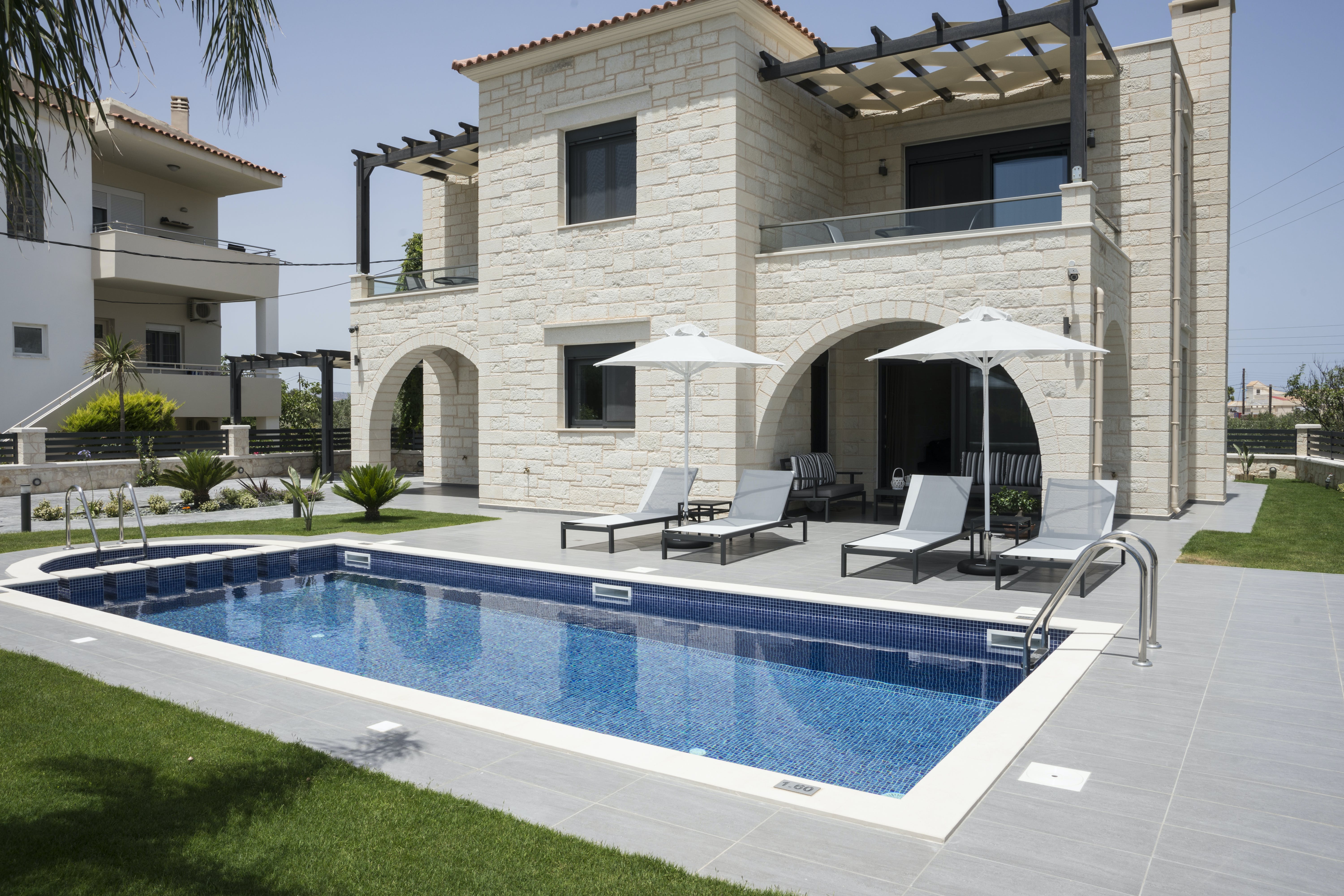 Villa Ostria Akrotiri Kokkino Chorio: Luxury 4-Bedroom Apartment with Seaview and Pool, Kokkino Chorio