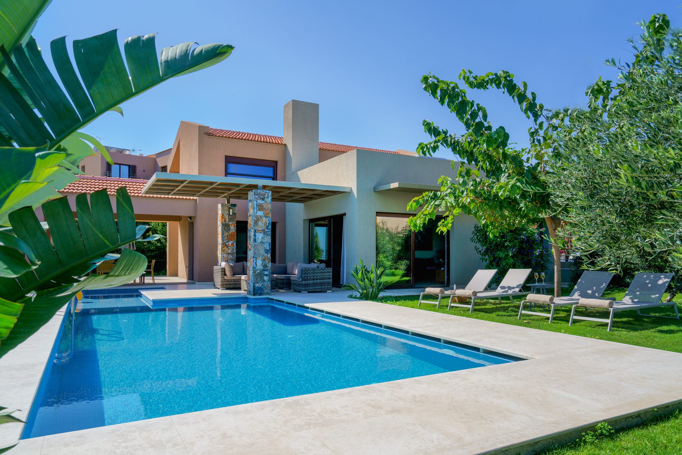 Villa Meltemi Kokkino: Luxury 3-Bedroom Apartment with Private Pool and Sea Views, Kokkino Chorio