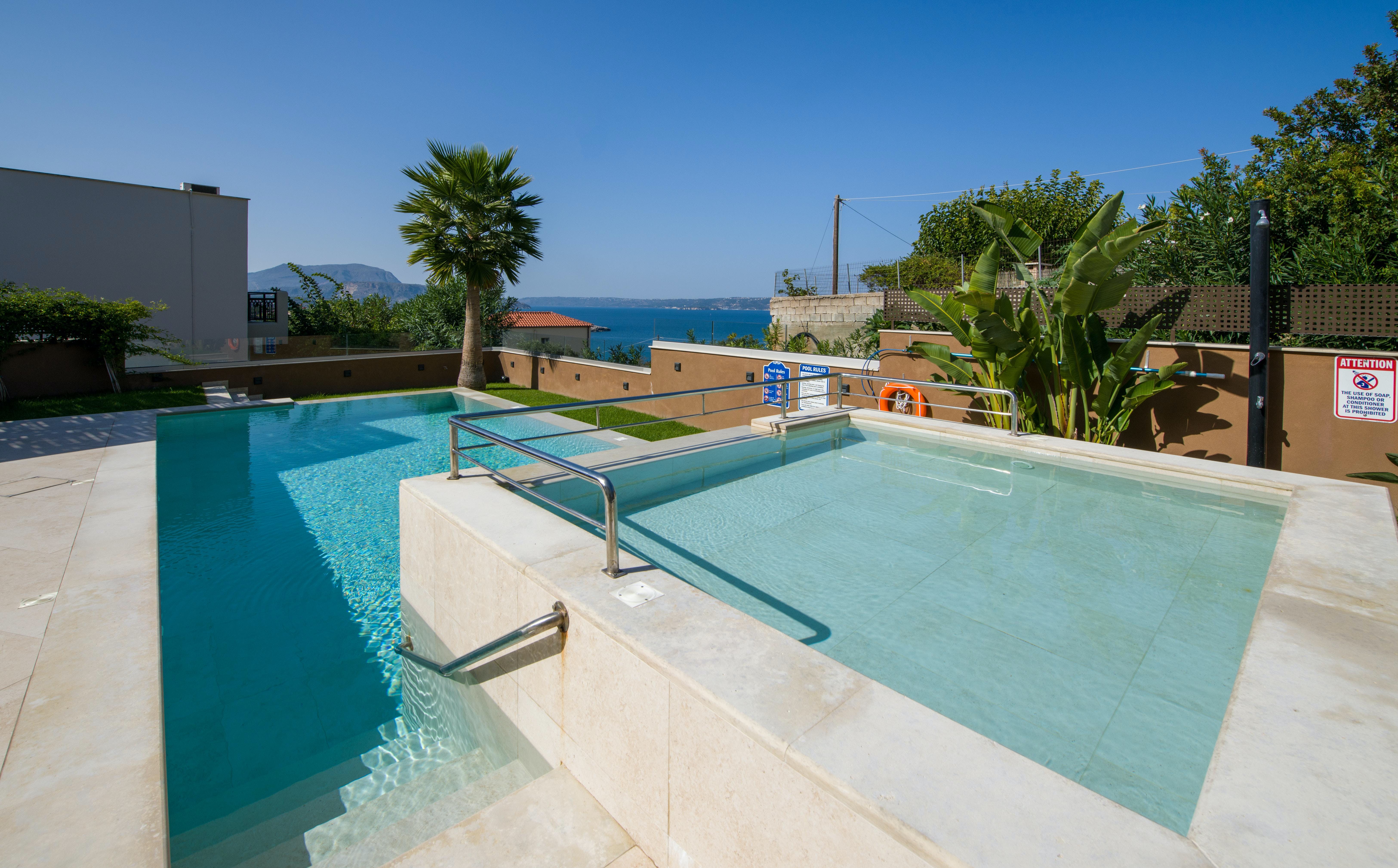 Villa Ostria Kalyvaki Kokkino Chorio: Spacious 4-Bedroom Apartment with Seaview and Pool, Kokkino Chorio