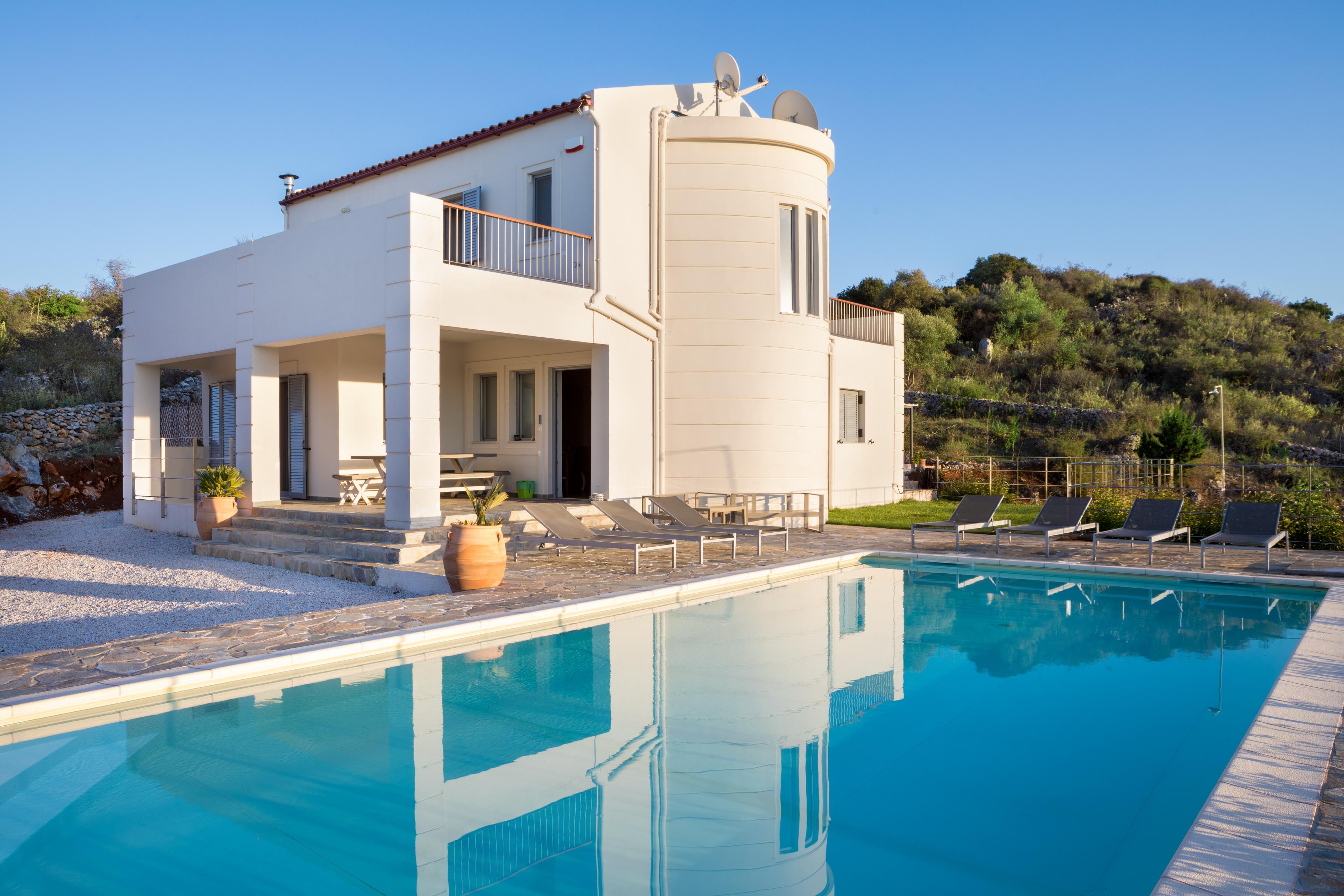 Villa Lysias Agios Nikolaos Kokkino Chorio: Luxury 4-Bedroom Apartment with Pool and Sea View, Crete