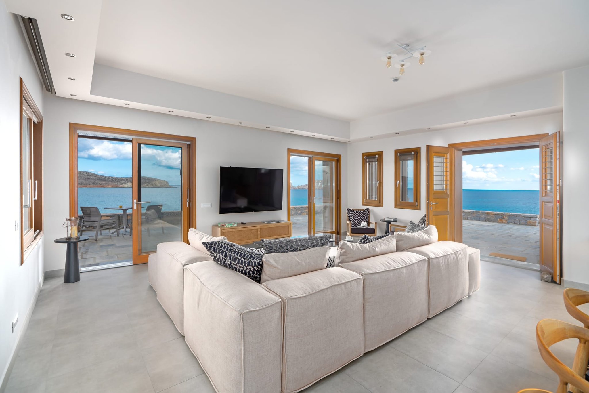 Villa Zephyros Xerokampos Lasithi: Opulent 5-Bedroom Villa with Shared Pool and Sea Views, Lasithi