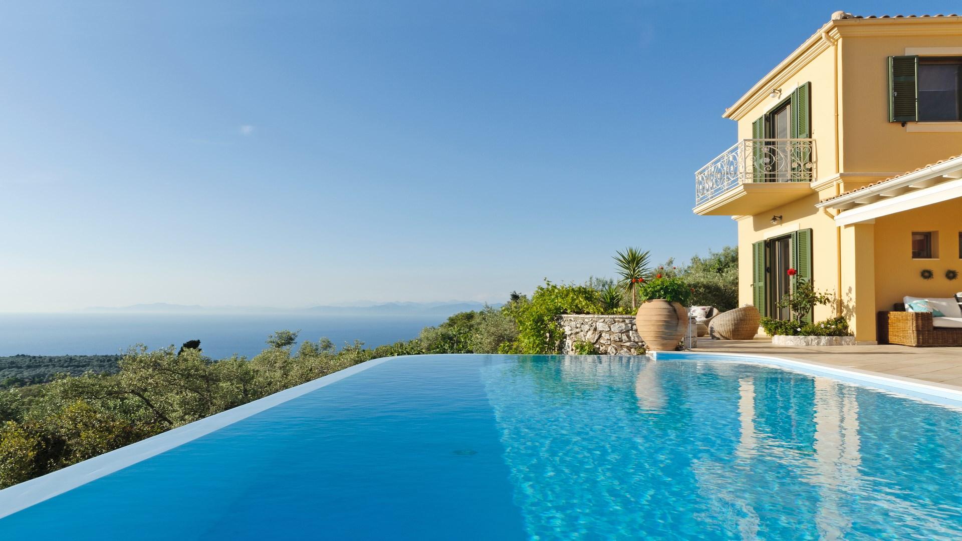 Villa Galazio Agios Lefkada: Spacious 3-Bedroom Apartment with Infinity Pool and Seaview, Lefkada