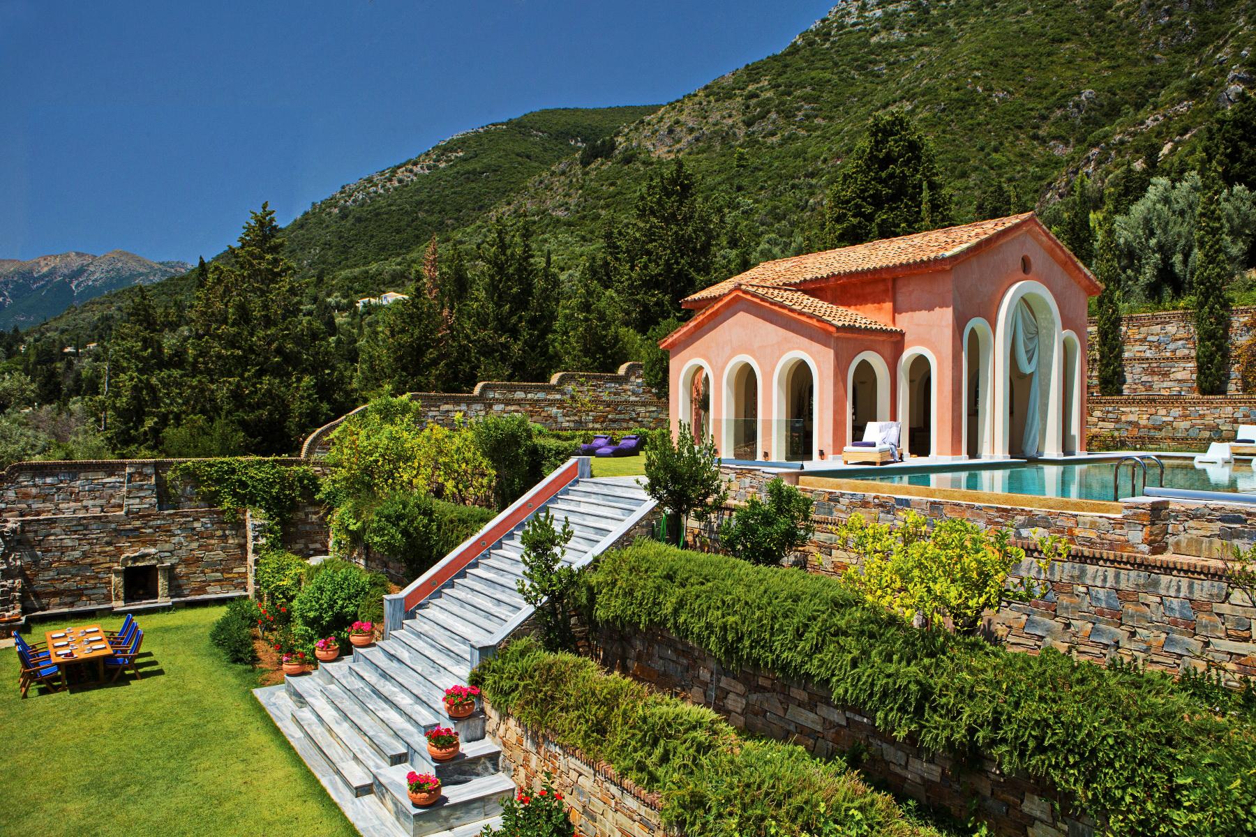 Villa Zephyros Atokos Lefkada: Luxury 5-Bedroom Beachfront Apartment with Pool and Seaview, Lefkada