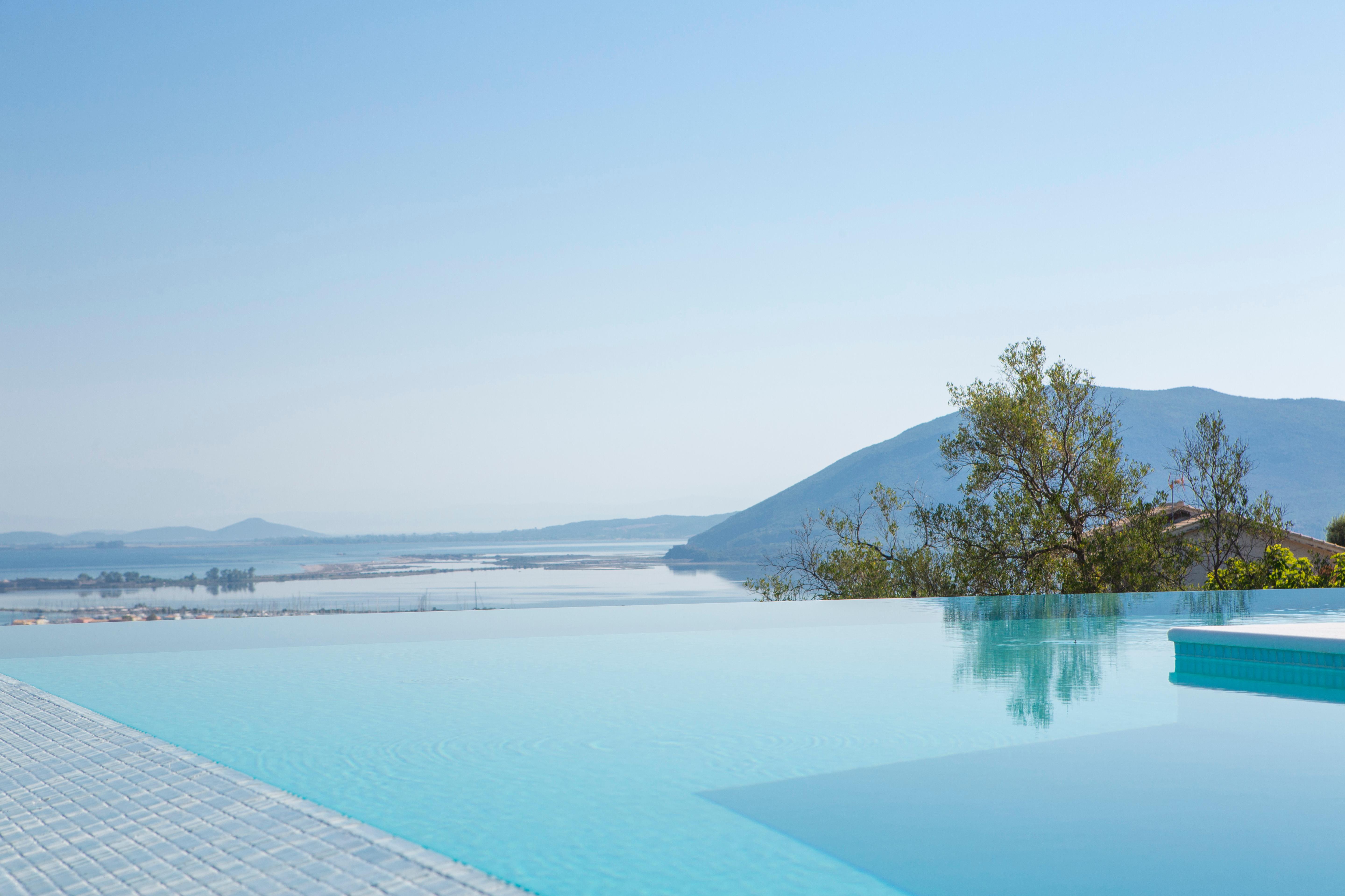 Villa Meltemi Lefkada: Luxury 3-Bedroom Apartment with Infinity Pool and Sea View, Lefkada