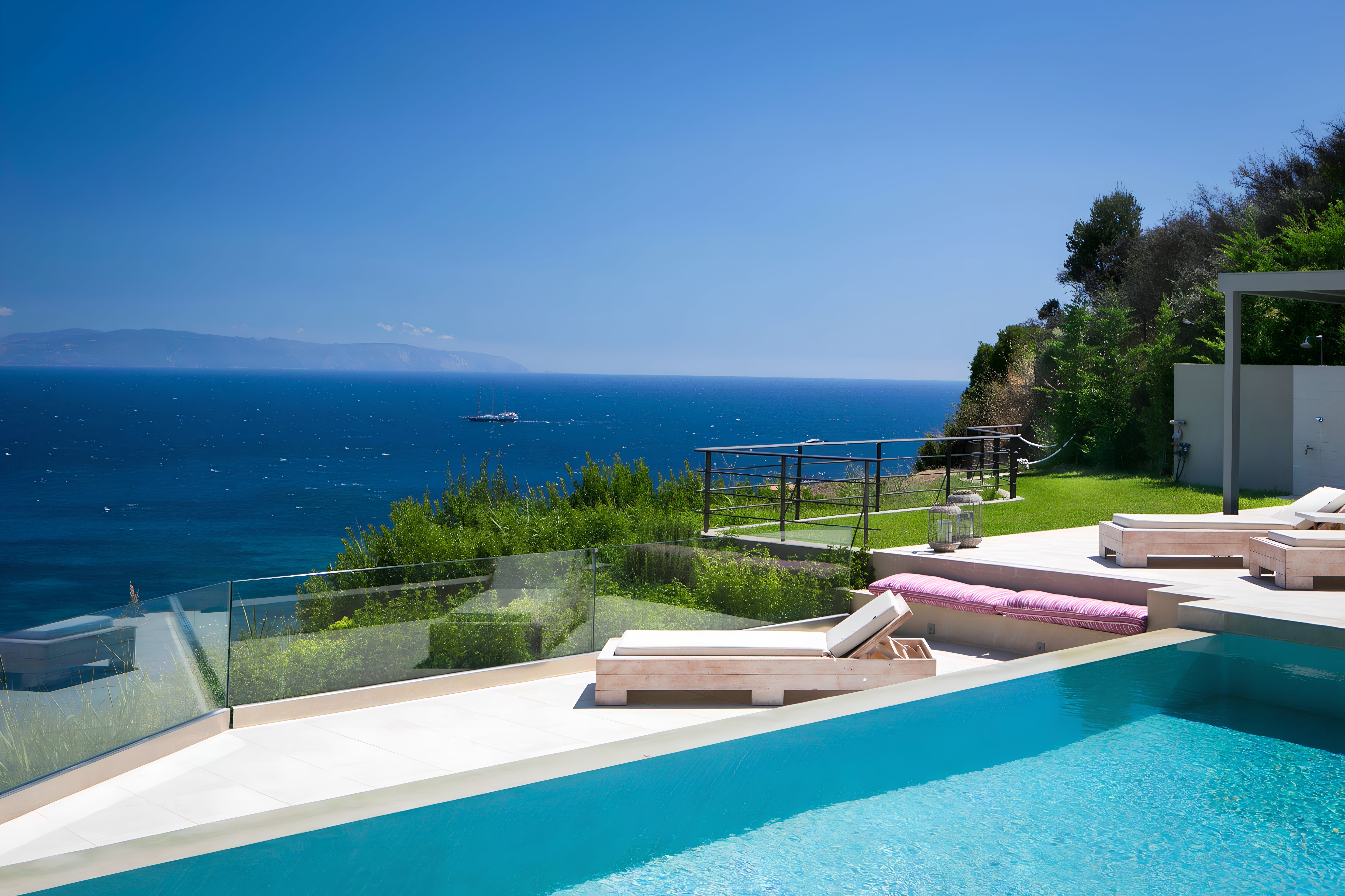 Villa Boreas Agrilia Livathos: Spacious 5-Bedroom Luxury Apartment with Seaview, Livathos