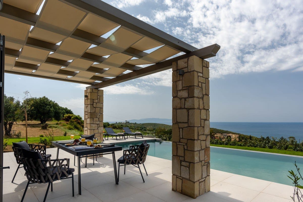 Villa Lysias Kaminaki Livathos: Luxury 3-Bedroom Villa with Infinity Pool and Sea View, Kefallonia