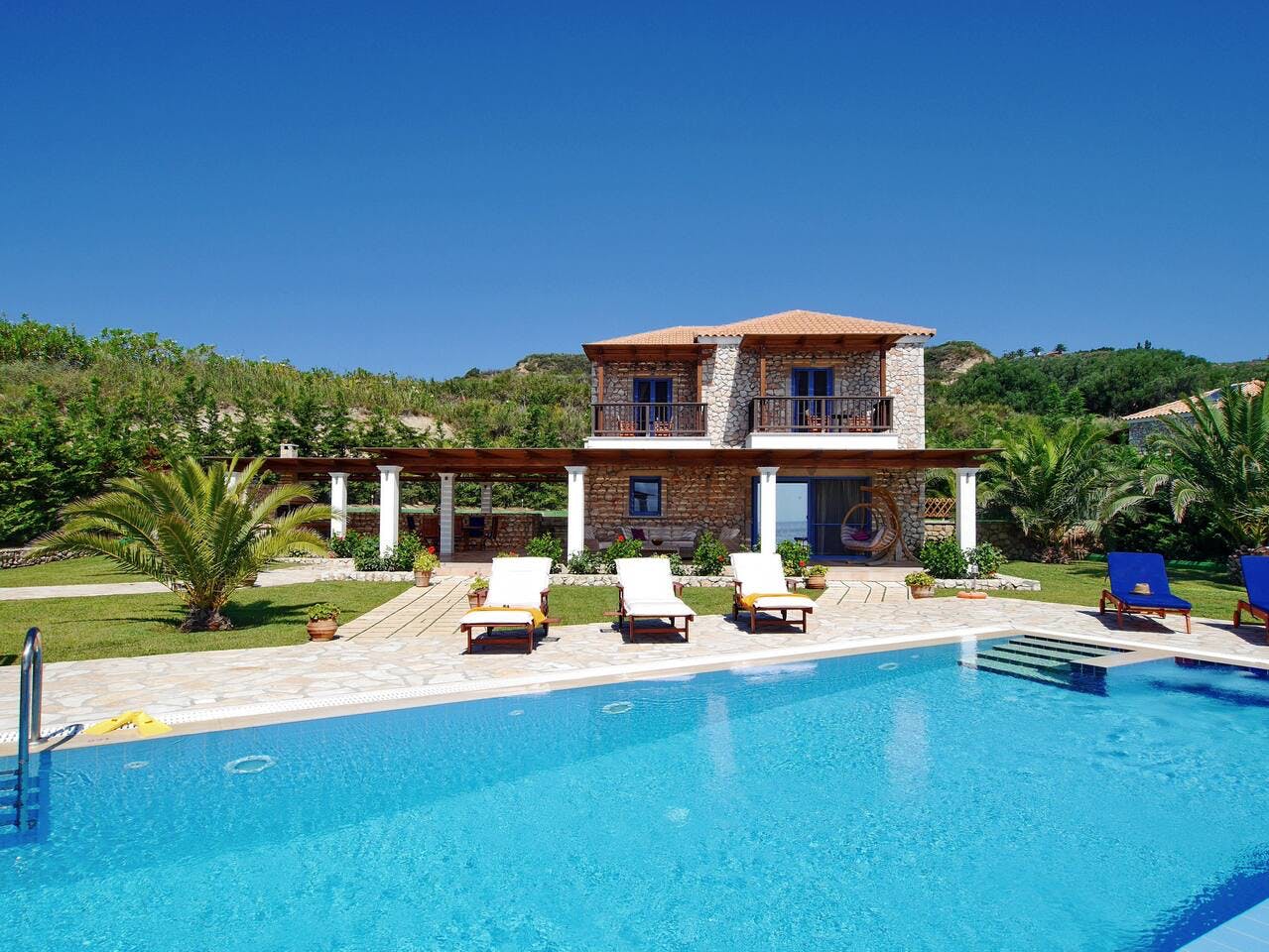 Villa Auge Kaminakia Livathos: Chic 3-Bedroom Apartment with Infinity Pool, Livathos, Kefallonia