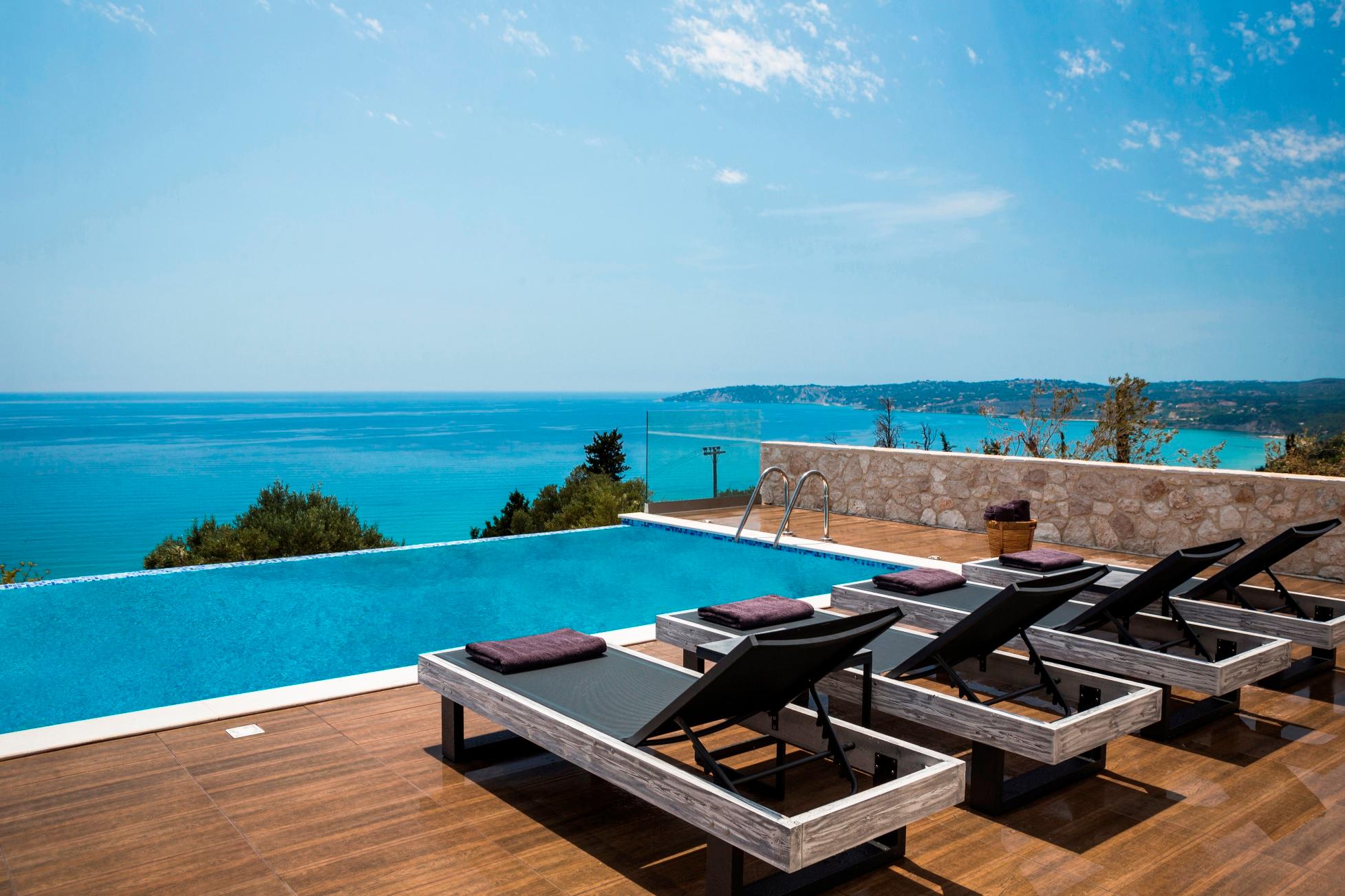 Villa Kyanos Agnontas Livathos: Luxury 3-Bedroom Apartment with Beachfront Access, Livathos